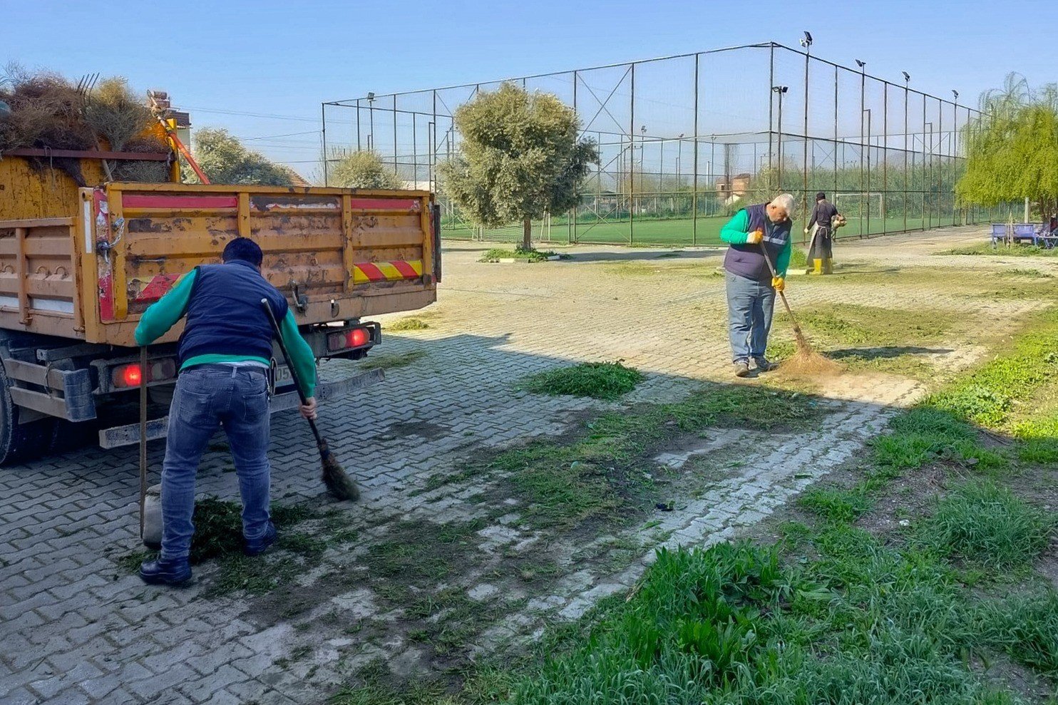 Efeler Belediyesinden Cevre Duzenlemesi 13Ddfbb09C408B8A3A1D34Dffaf69978