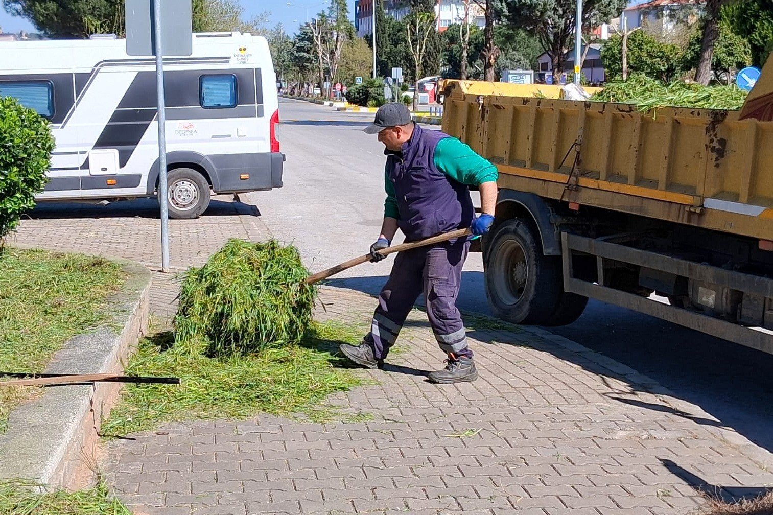 Efeler Belediyesinden Cevre Duzenlemesi D4A9E25Fb12A673646A9717F8Fd03F95