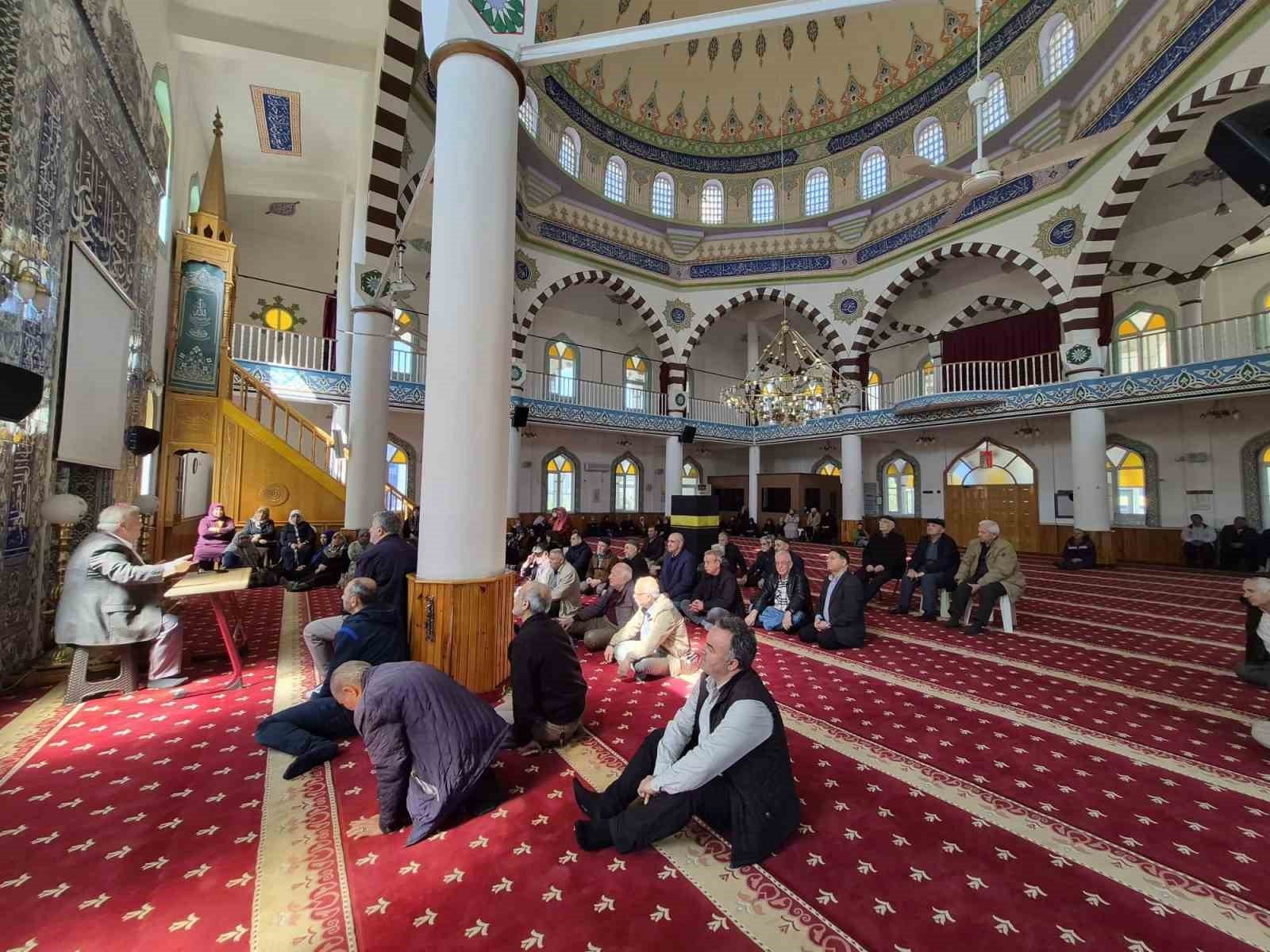 Efelerde Haci Adaylarina Egitim Semineri Verildi 371F7274Bde9D9Eab9B6De8C1837B900