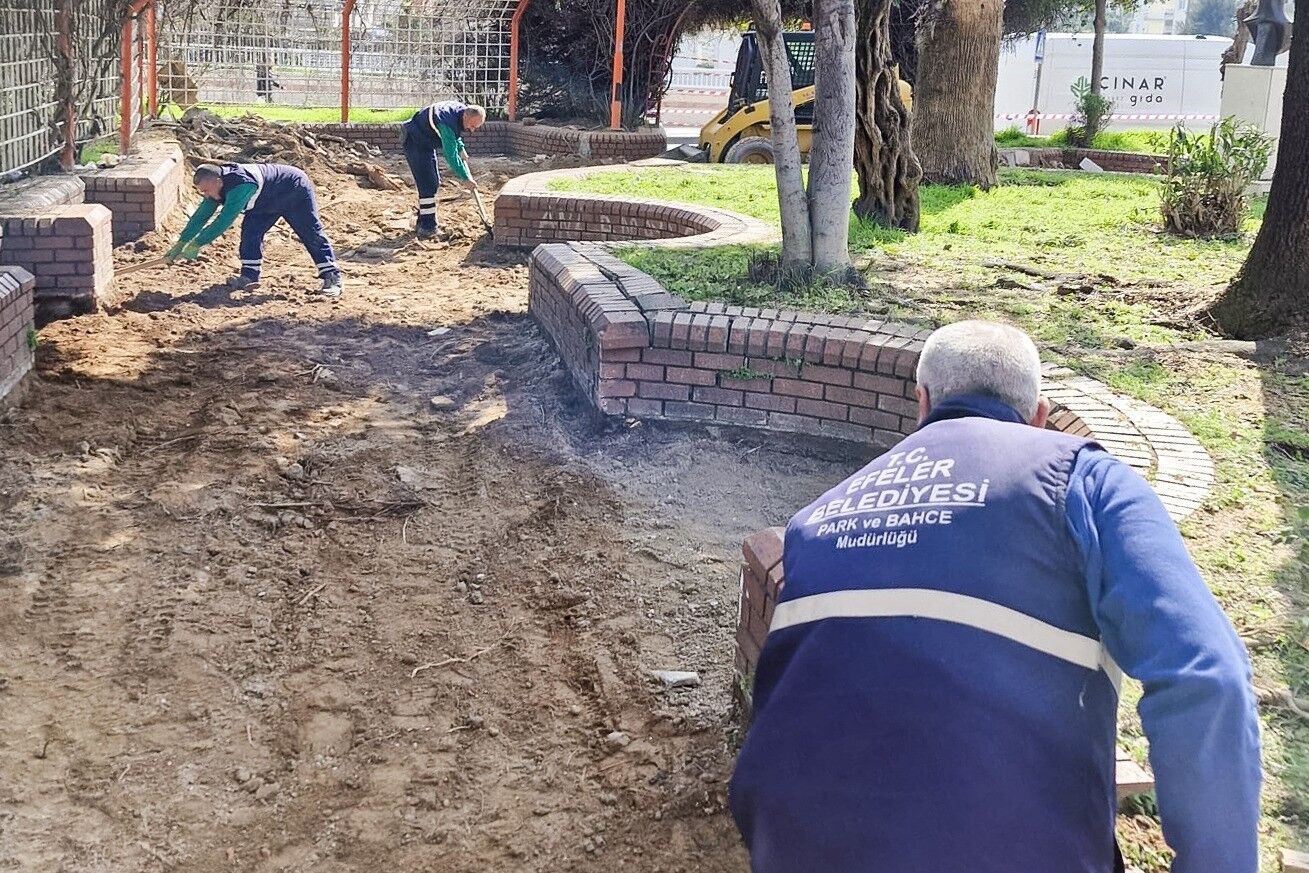 Efelerdeki Parklarda Yenileme Calismalari Suruyor 15E413D817Fd9B12A993B93E1Fc95279