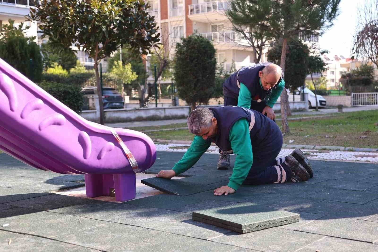 Efelerdeki Parklarda Yenileme Calismalari Suruyor 5De6A8223D83A4E7Ba74C7D462D6A959