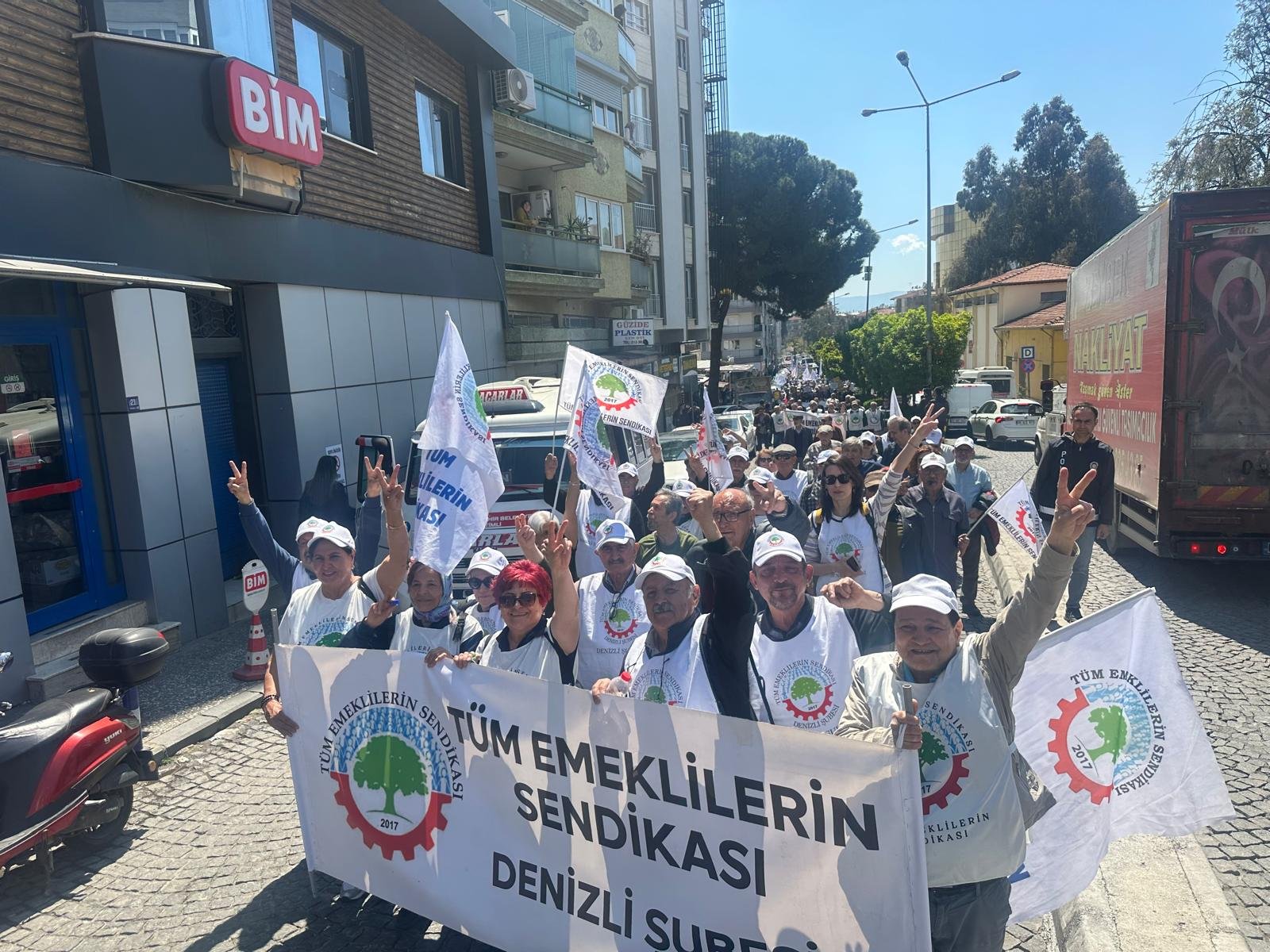 Emekliler Aydindan Ses Yukseltti Gecinemiyoruz Aydin Mugla Denizliden Emekliler Aydinda Yurudu 654189 7896243Dfc14F8B2022599E468Bc0223