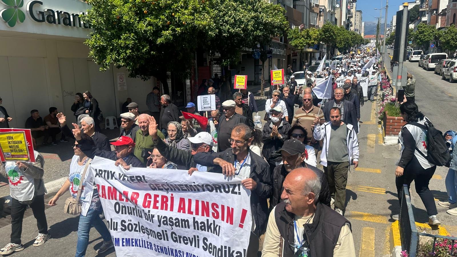 Emekliler Aydindan Ses Yukseltti Gecinemiyoruz Aydin Mugla Denizliden Emekliler Aydinda Yurudu 654189 A8Fc356A2Fd96B23D0Ed9B96426Ca7B3