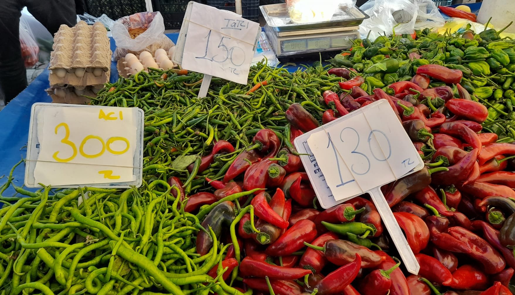 Erkenci Meyveler Semt Pazarinda Cep Yakti 656366 B8B9Ba