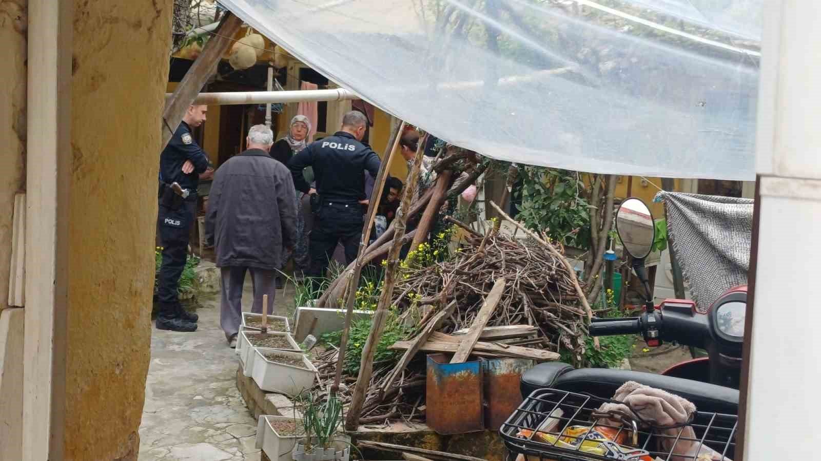 Evin Bahcesinde Dusen Yasli Kadin Icin Ekipler Seferber Oldu 1776252604979 571169