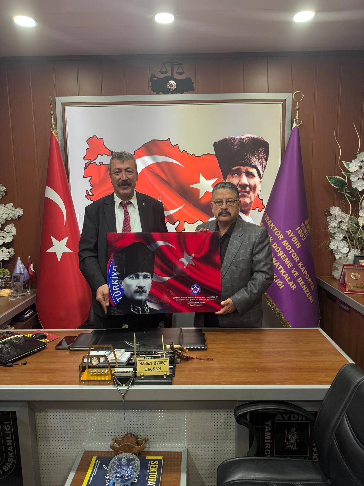 Federasyon Baskanindan Eyefciye Anlamli Hediye 658093 Ce2F0B