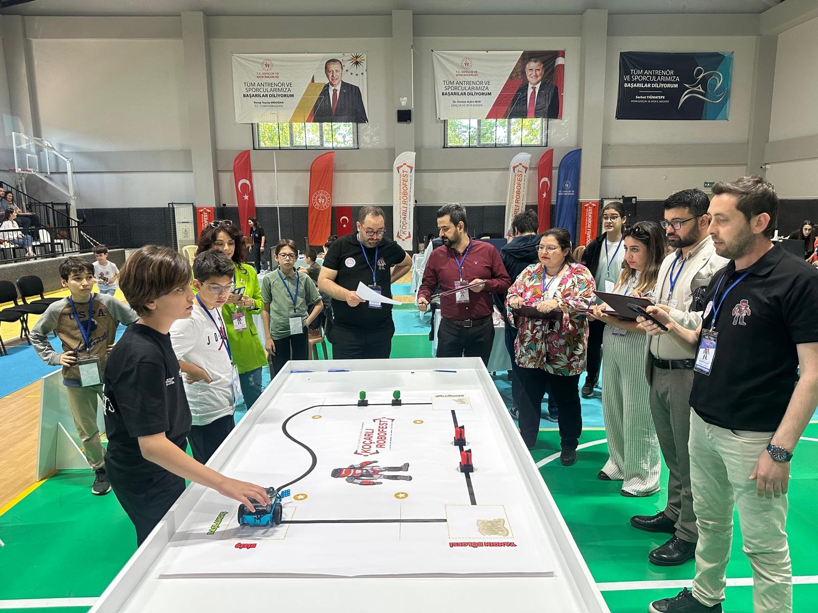 Gencler Kodladi Robotlar Yaristi Kocarlida Buyuk Gun 658311 12A8E7