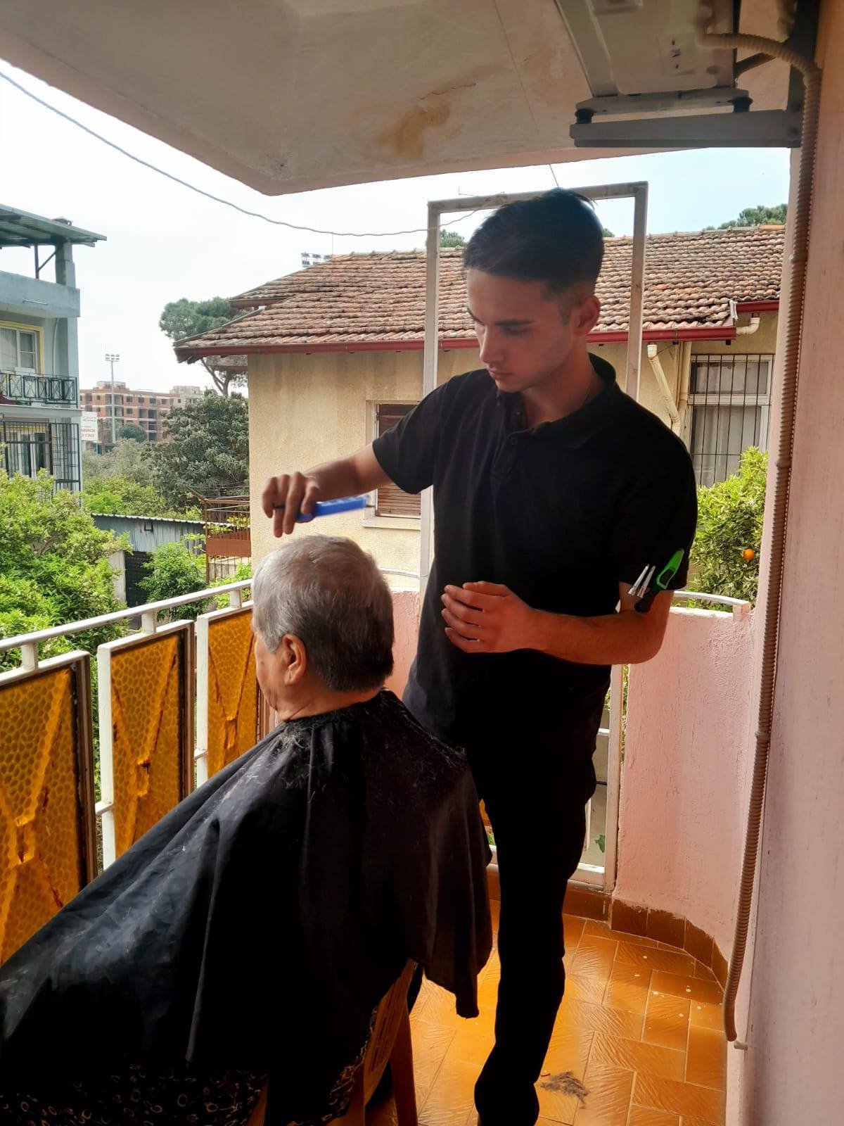 Germencikli Ogrencilerden Yaslilara Sevgi Dokunusu 654868 17A957