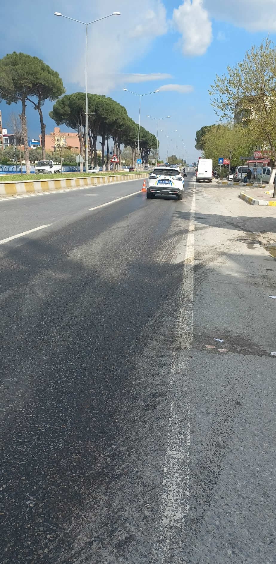 Germencikte Yola Yag Dokuldu 652899 9D6C99F32413F4E3Bf7Fb0D73C5Afe78-1