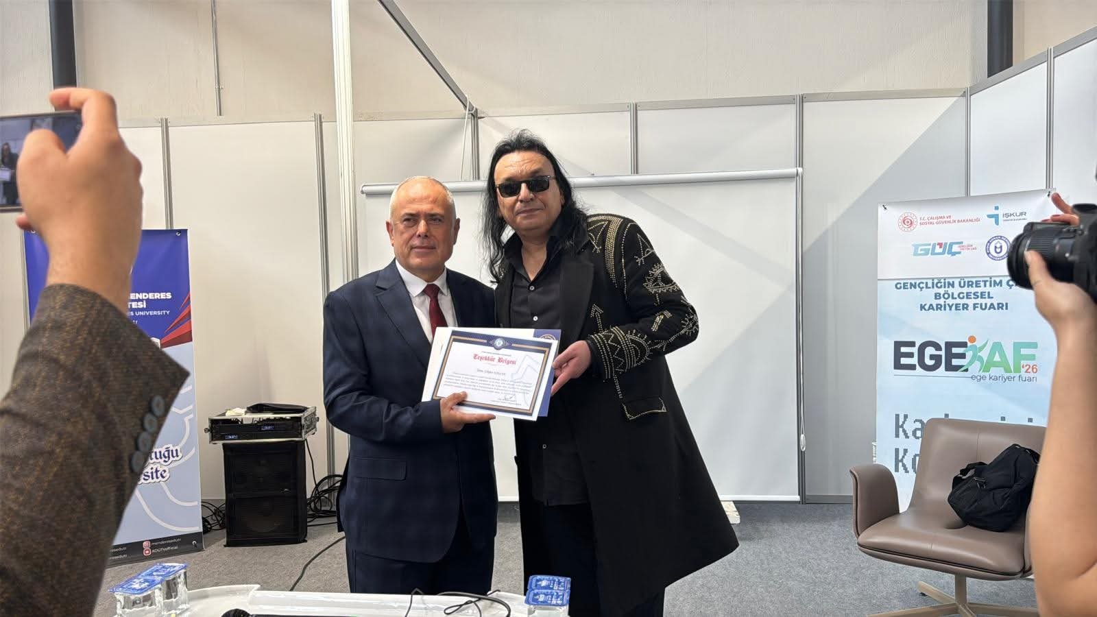 Gokhan Kirdar Memleketi Aydinda Genclerle Bulustu 655272 7D0F21-1