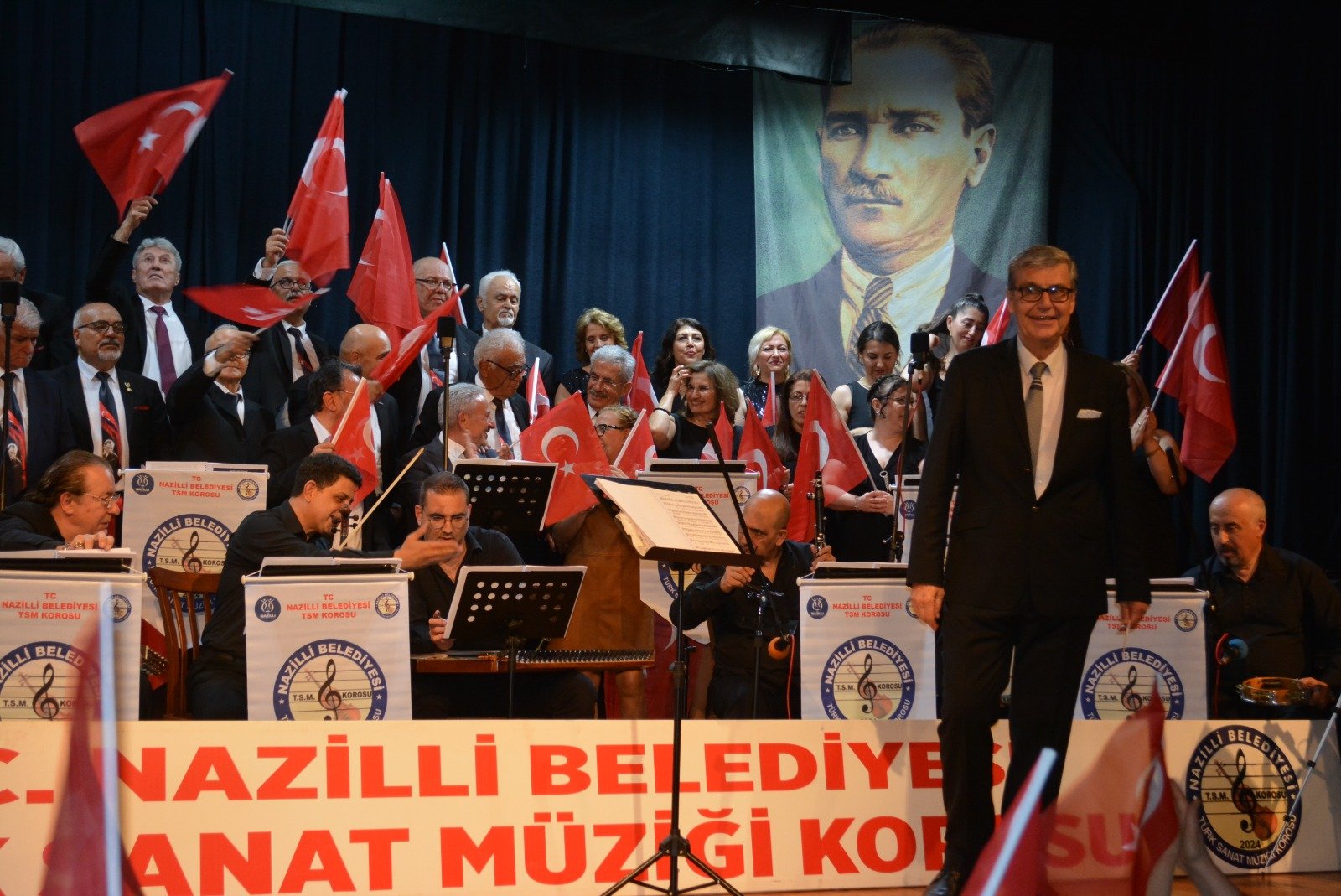 Gonul Bahcesinde Umut Ve Huzun Bulustu Konser Salondakiler B 657383 660D32
