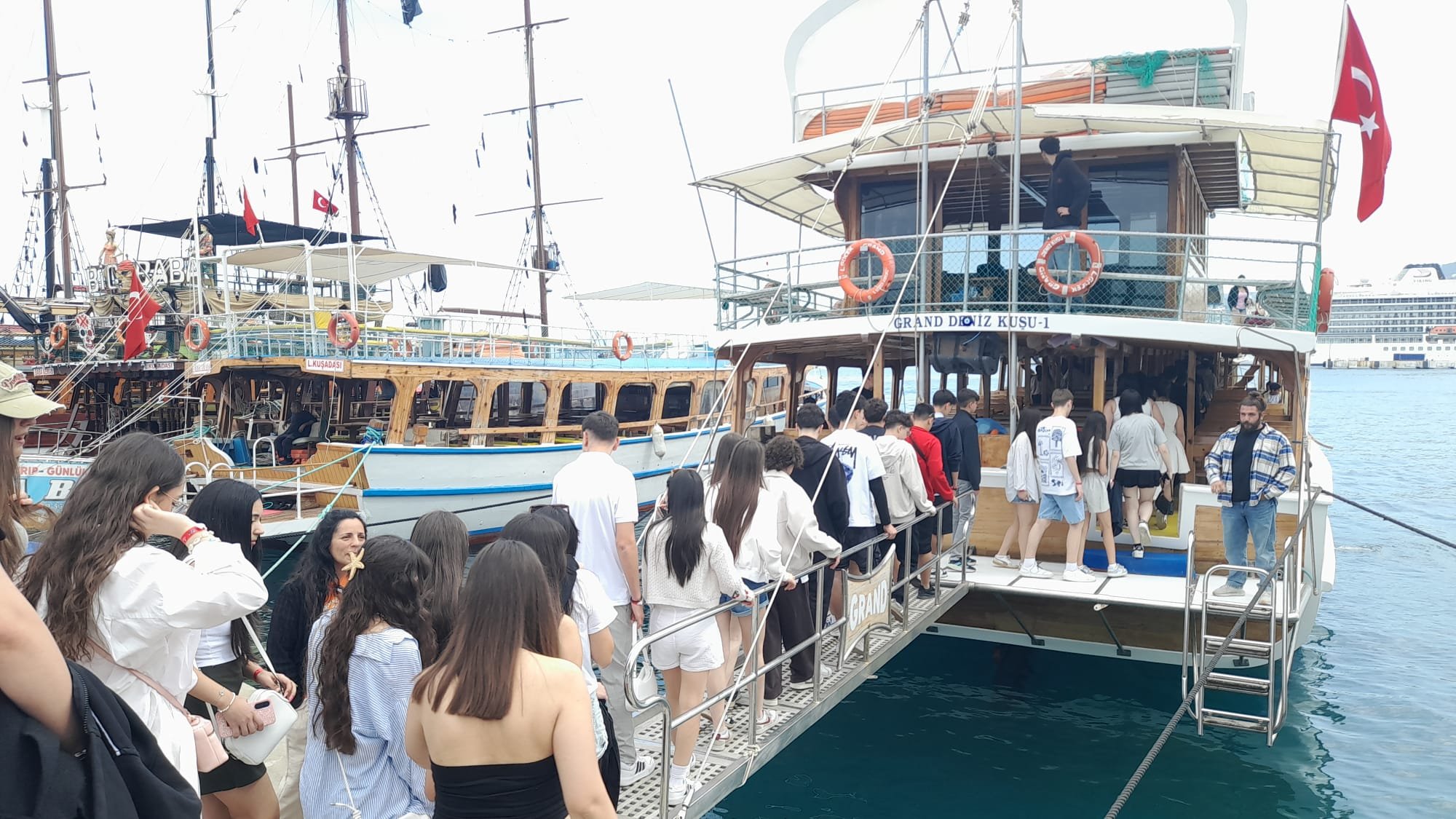 Hatayli Ogrenciler Kusadasinda Moral Depoladi 657300 Be0Cab