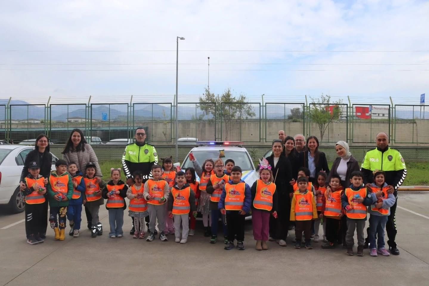Hem Eglendiler Hem Ogrendiler Nazillili Minikler Polis Haftasini Kutladi 654054 8D1D34741Ffb18457A67059460Be679F