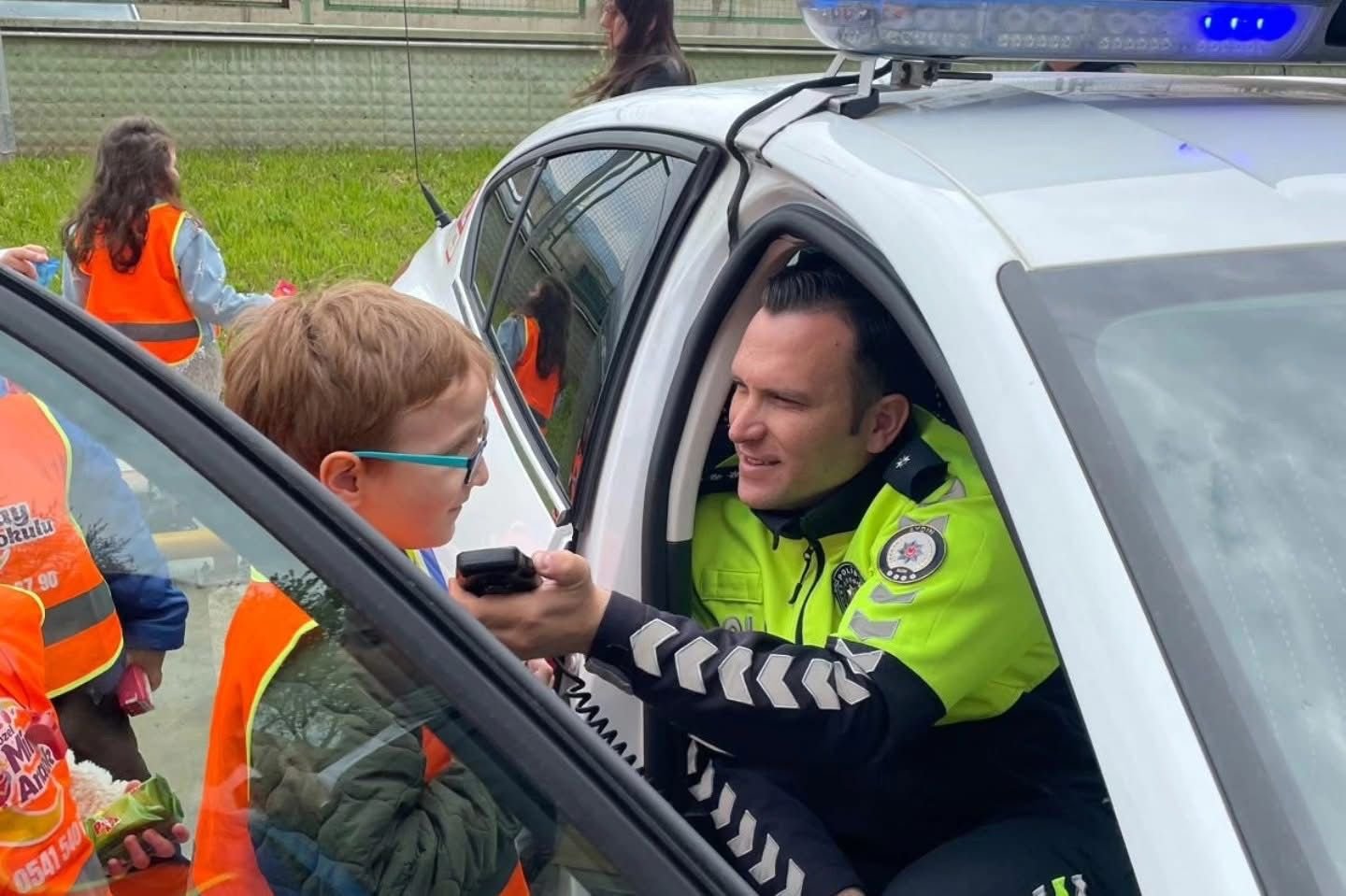 Hem Eglendiler Hem Ogrendiler Nazillili Minikler Polis Haftasini Kutladi 654054 F0D31Dfafa8D11B3603990D2B344Cd6C