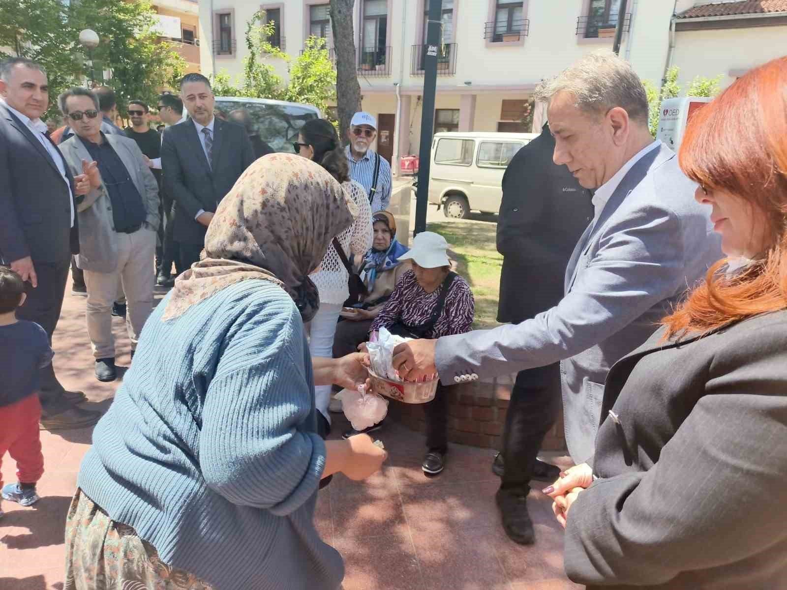 Herkes Belediye Baskani Olarak Isportaci Teyze Ise Musteri Olarak Gordu 1777443309069 423250