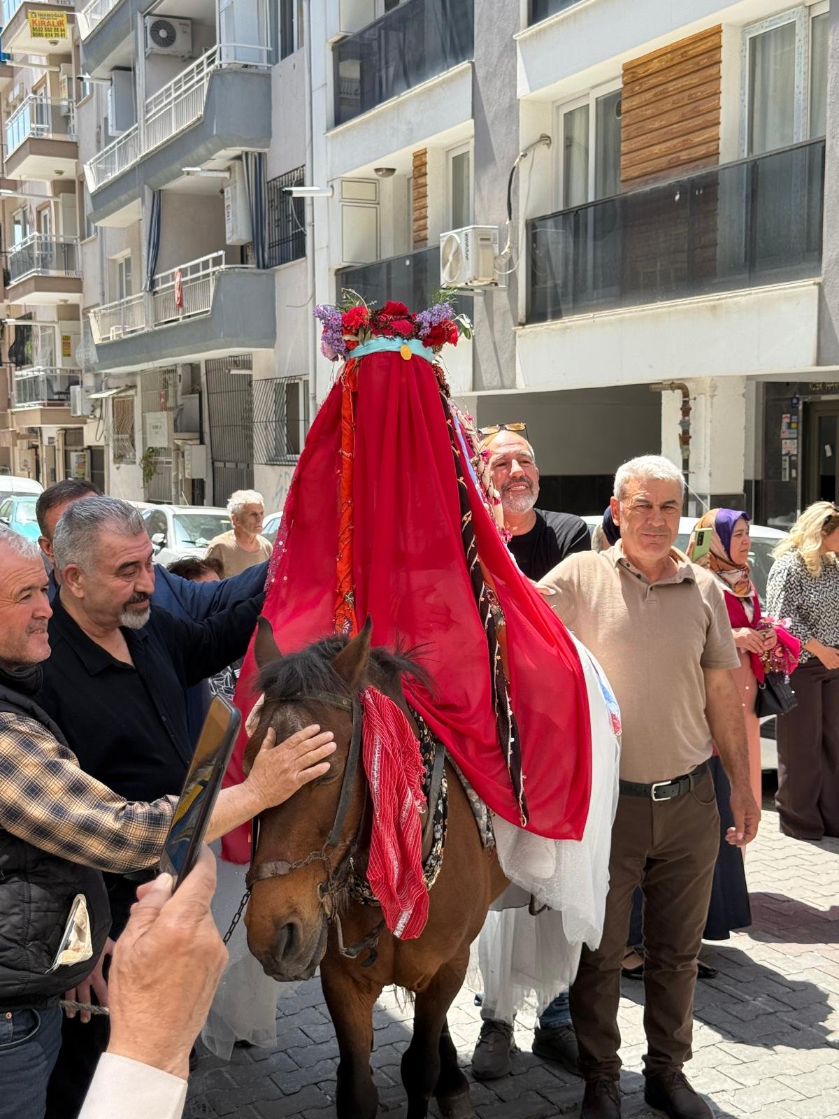 Incirliovada Renkli Dugun Gelin Attan Bilezikle Indi 657536 95C858