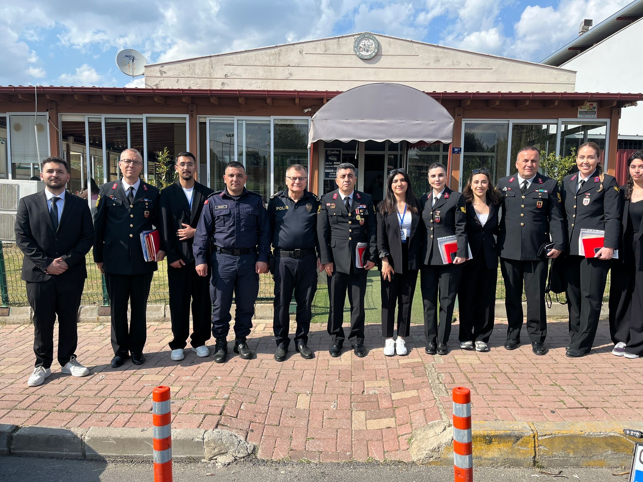 Jandarma Kampuse Indi Nazillide Universiteliler Timlerle Bul 656717 94Baad