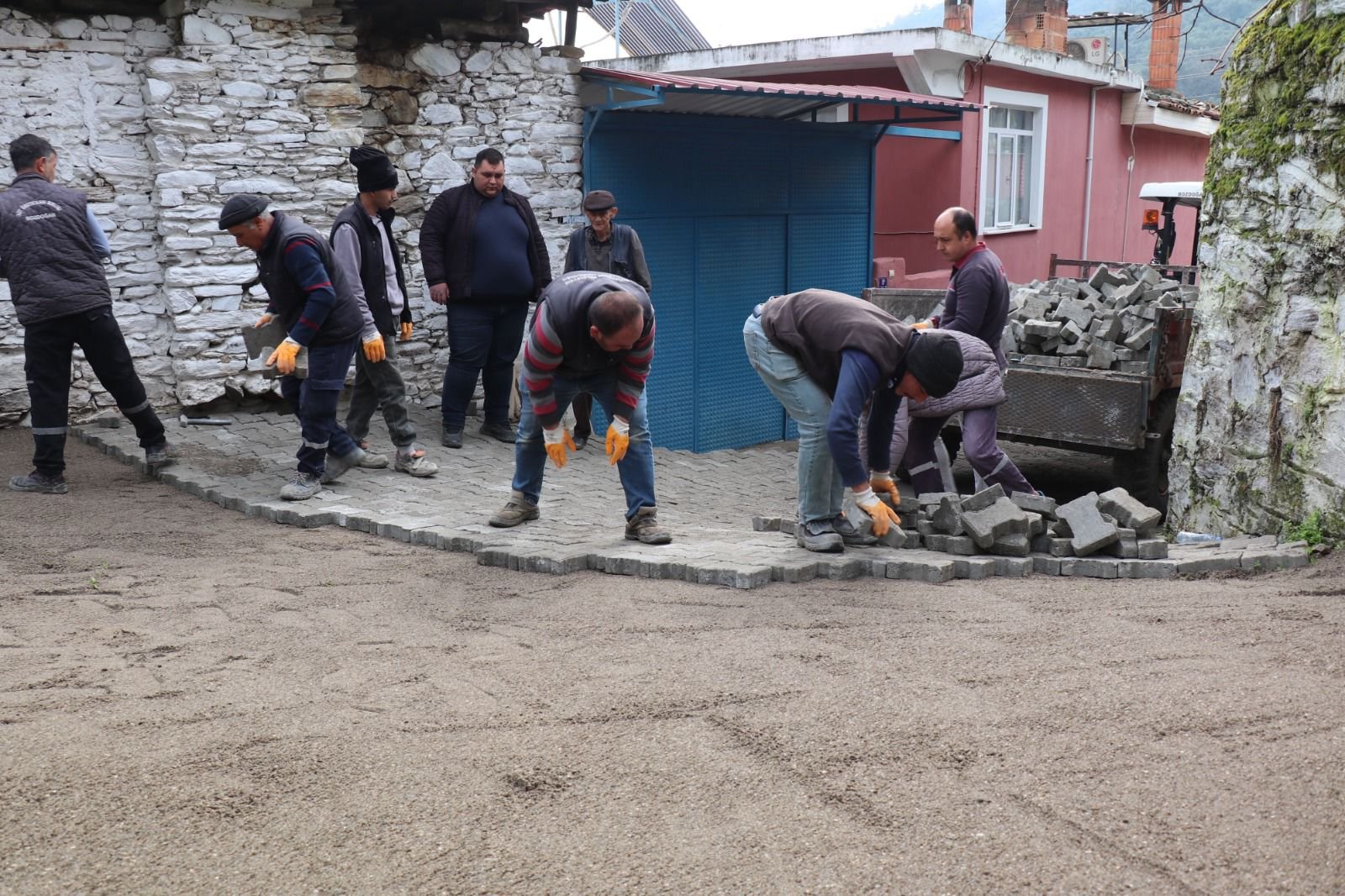 Kakkalan Mahallesinde Yollar Bastan Sona Yenilendi 654715 79424E