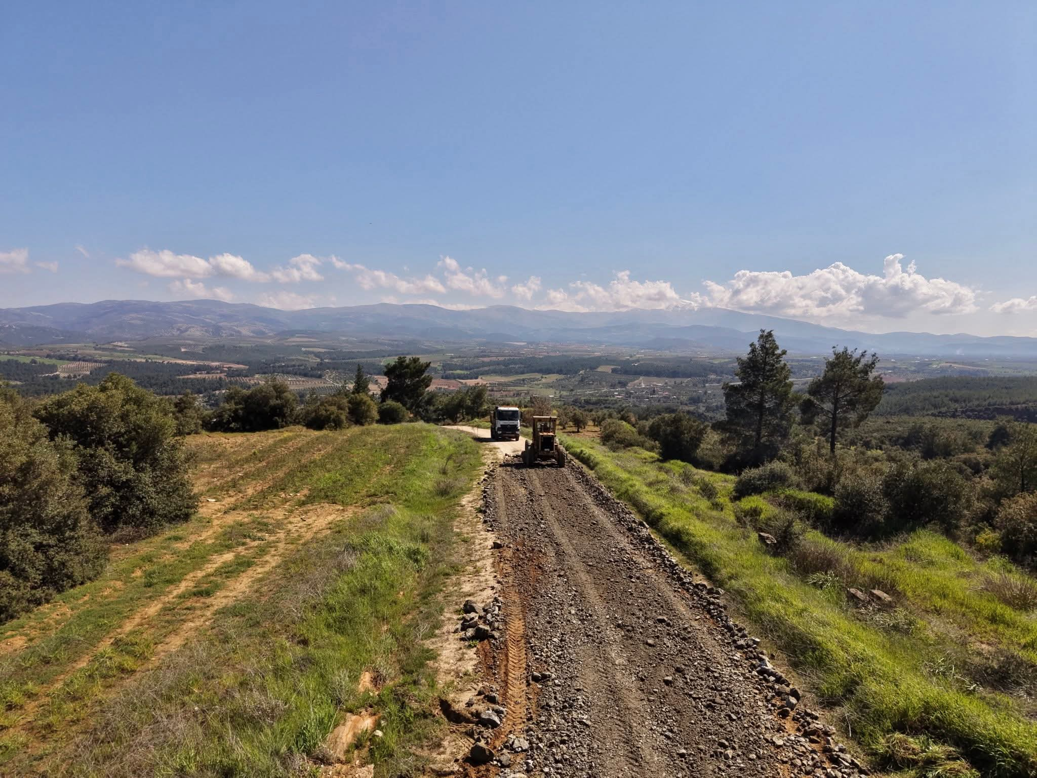 Karacasu Belediyesinden Trafigi Rahatlatacak Alternatif Yol Calismasi 653209 F2175D32523162C0759D954Fc94Bd459