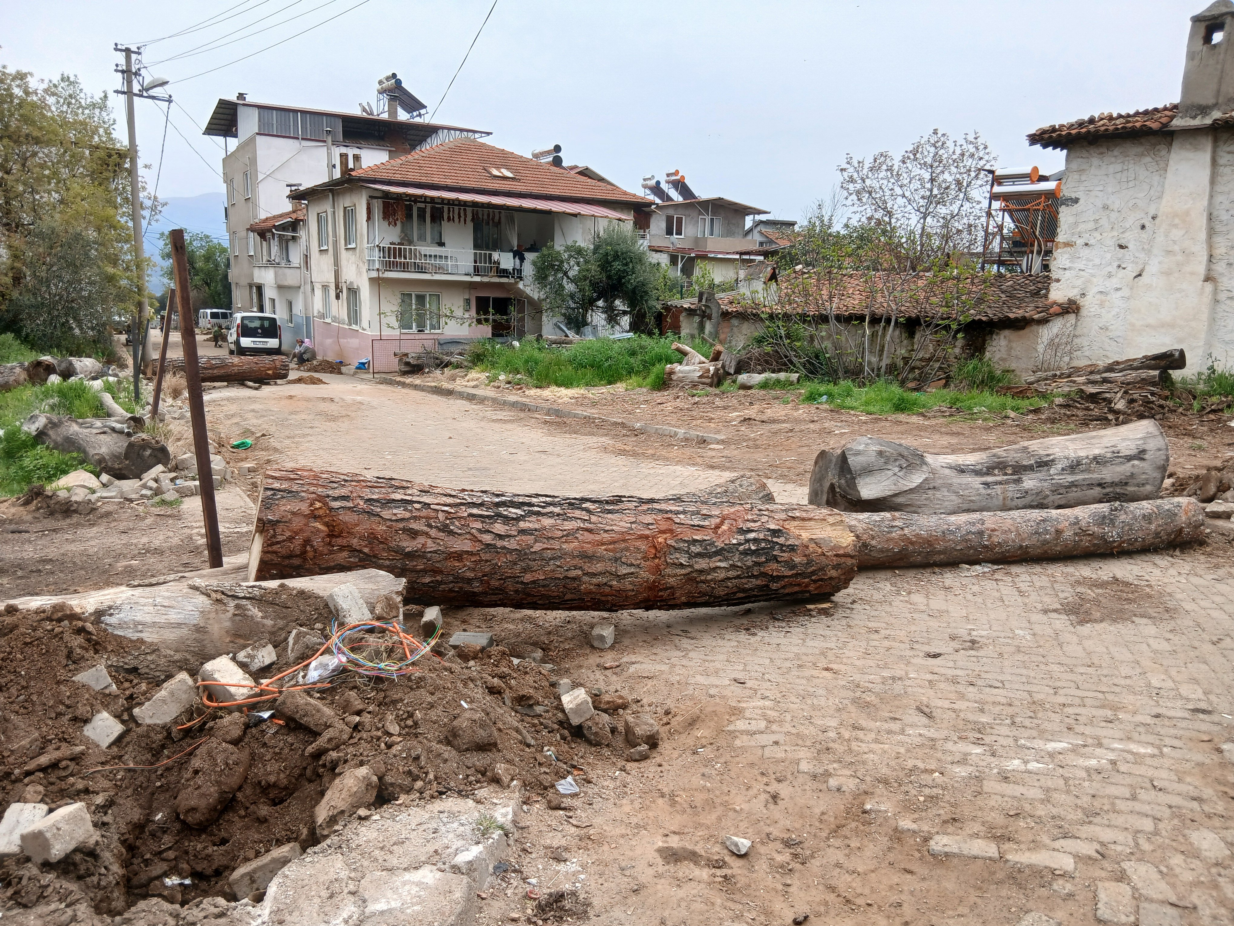 Karacasuda Ilginc Olay Marangoz Yol Benim Diyerek Sokagi Tom 655192 9D5122