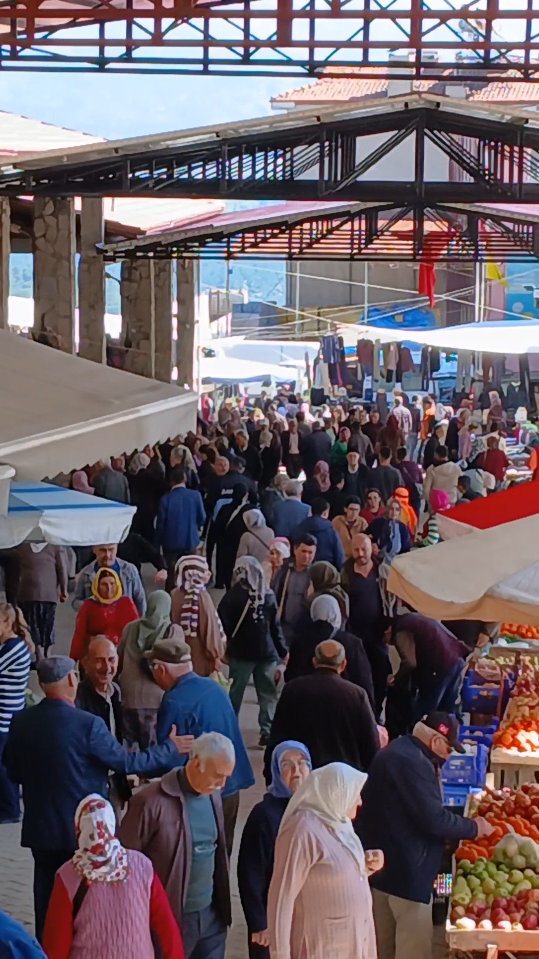 Karacasuda Pazartesi Bereketi Tezgahlarda Renk Cumbusu 652898 5C718915064F14A8A1E922F43196D290