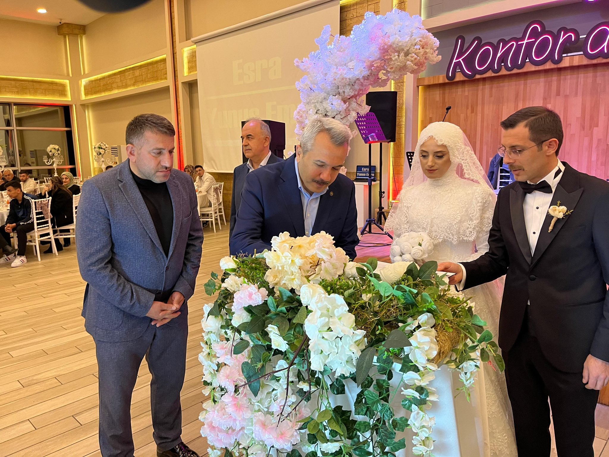 Kaymakamlar Mutluluga Evet Dedi Bozdogan Kaymakami Polat Dun 657834 77378E