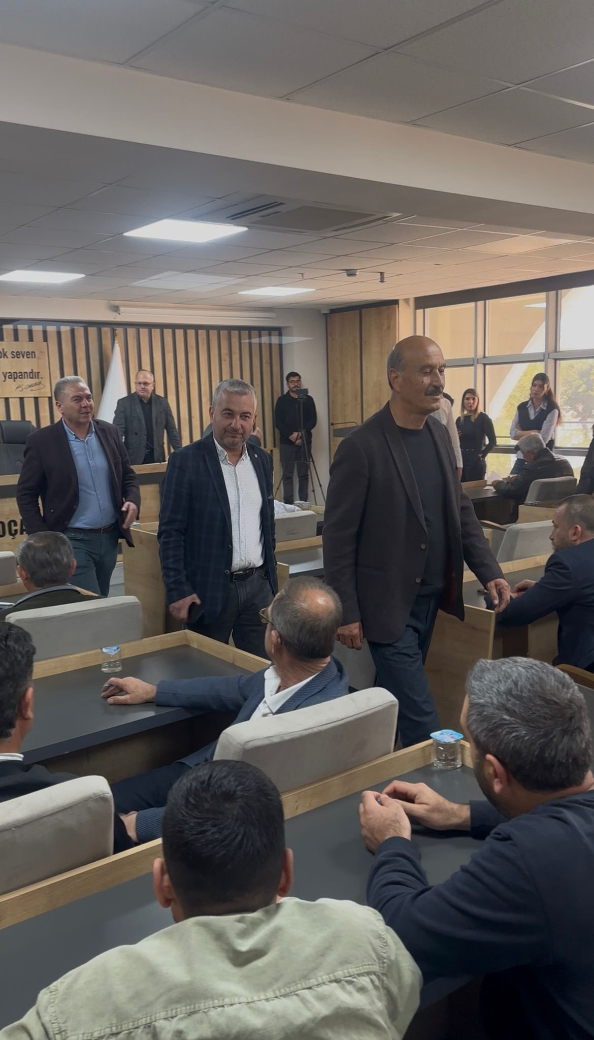 Kocarli Meclisinde Soguk Ruzgar Ilce Baskanlari Selamlasmadi 652924 Fc7A0A5297F77E77Bfdf2C1E117B408A