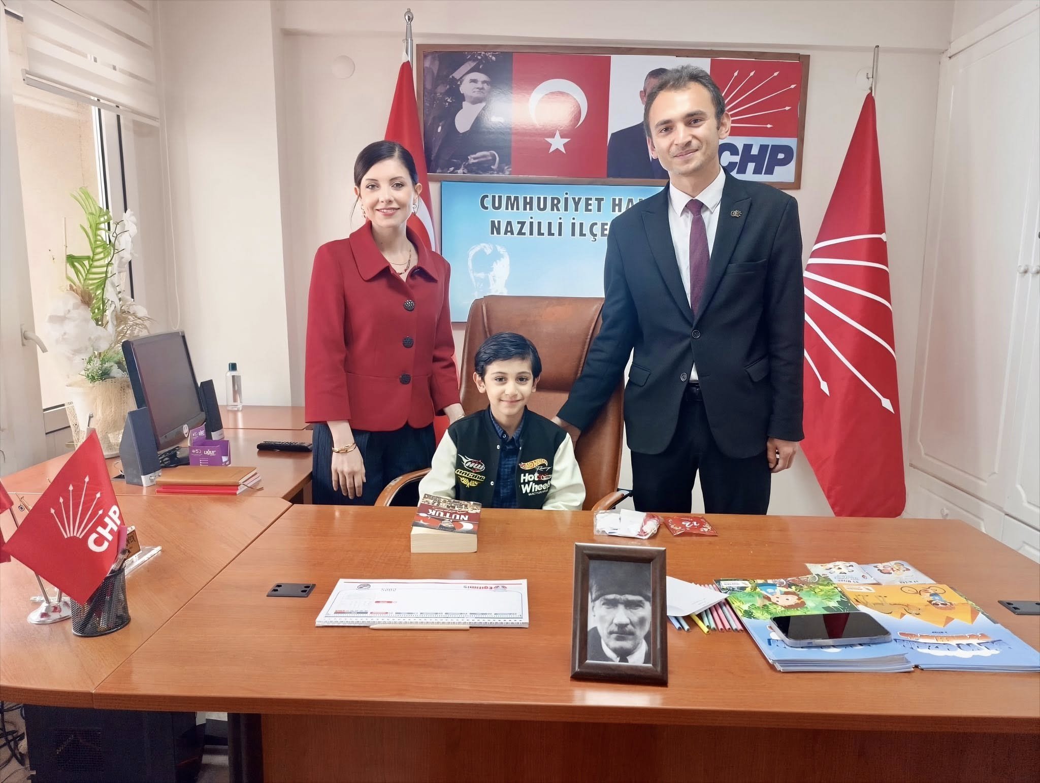 Koltuk Minik Baskanda Chp Nazillide 23 Nisan Coskusu 656919 4C8722