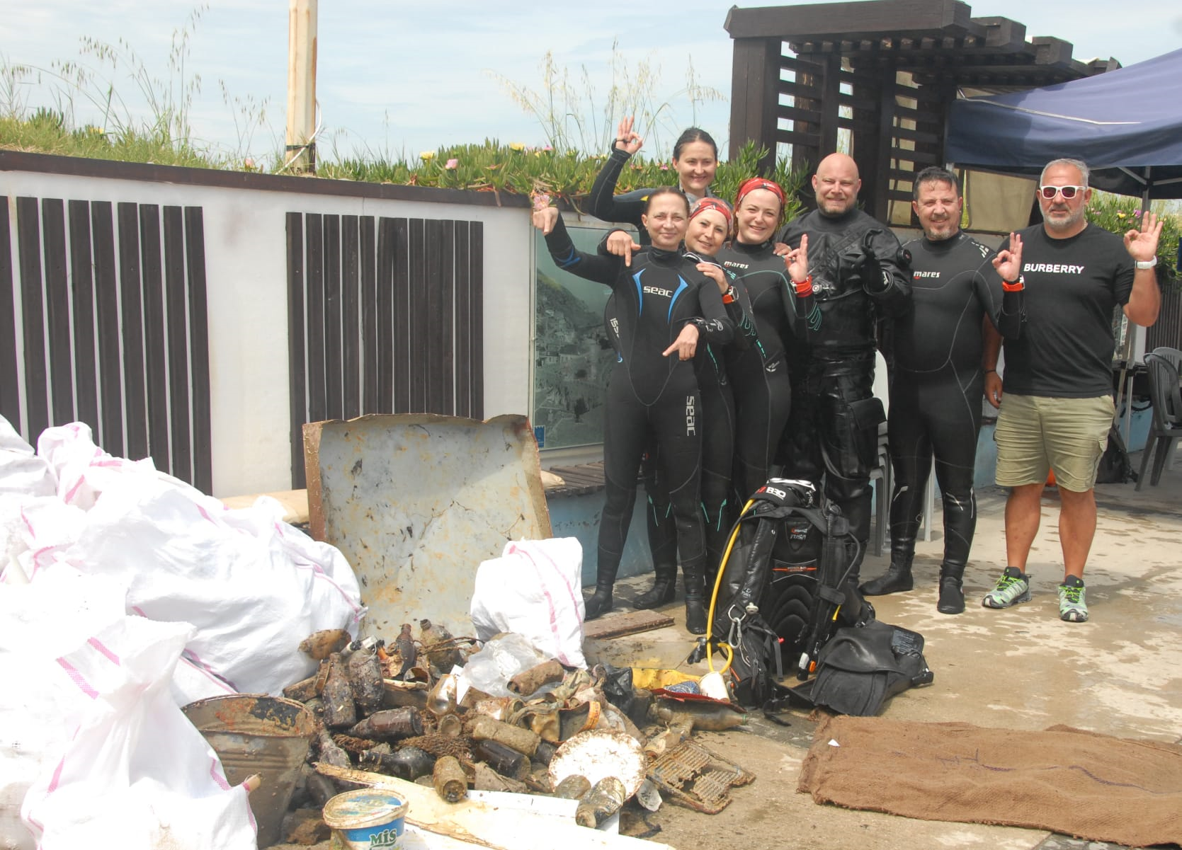 Kusadasi Korfezinden 200 Kilo Atik Toplandi 657323 189B8B