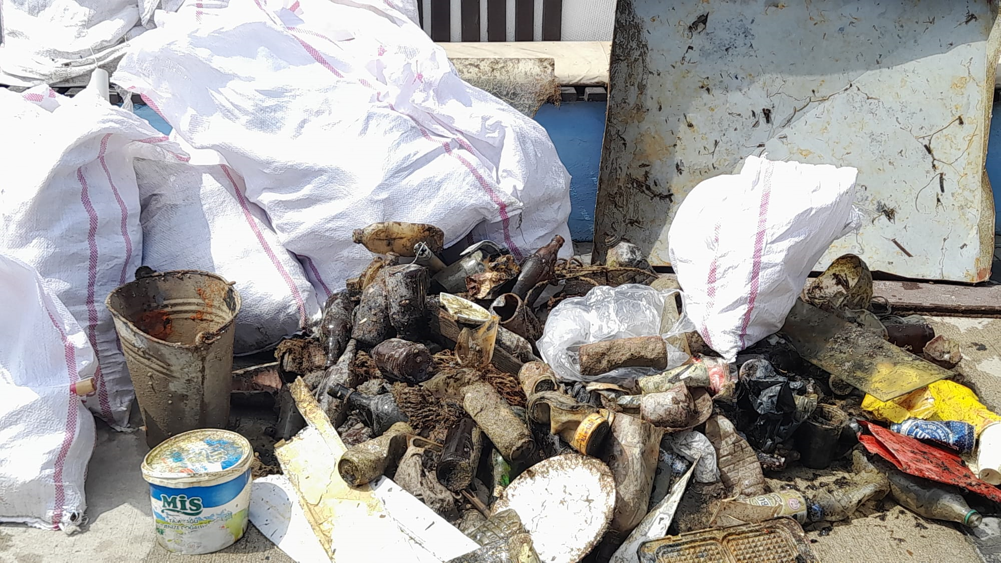 Kusadasi Korfezinden 200 Kilo Atik Toplandi 657323 A5Db7D