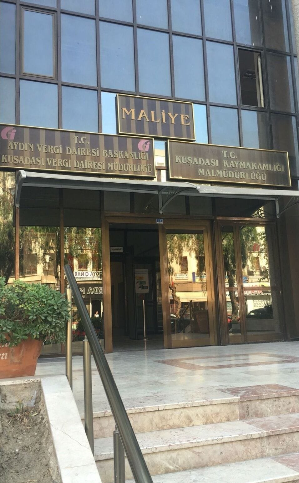 Kusadasi Vergi Dairesinde Yikim Sureci Basladi 655566 74E3Cc