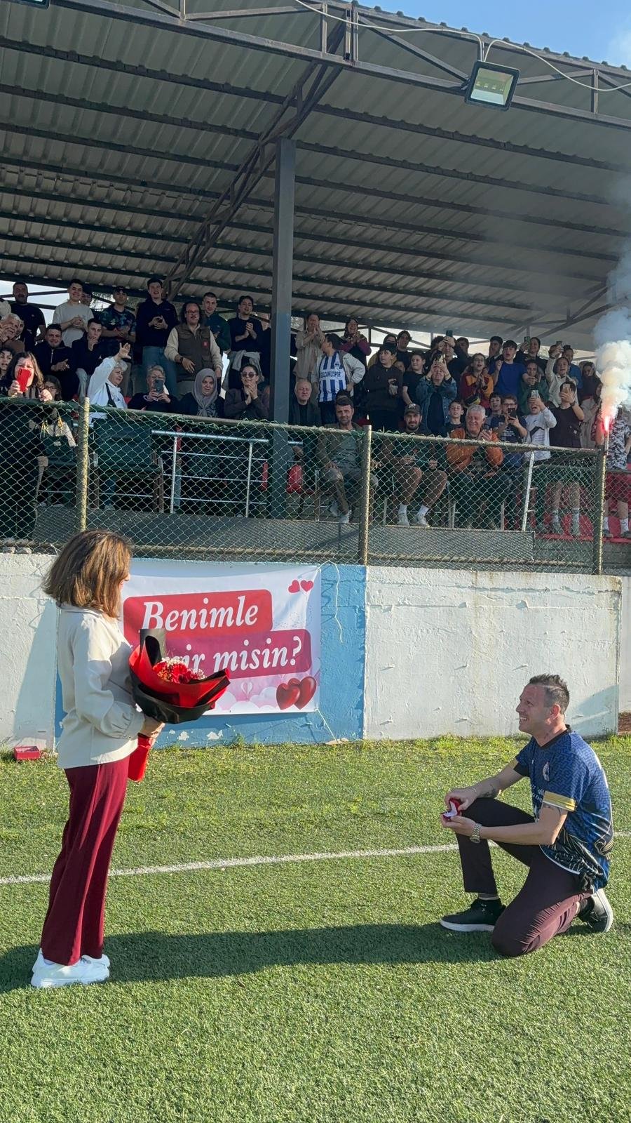 Kusadasinda Bahar Kupasina Ask Damga Vurdu 654011 448153Feea4Bab47D1423F509D4Eb32A