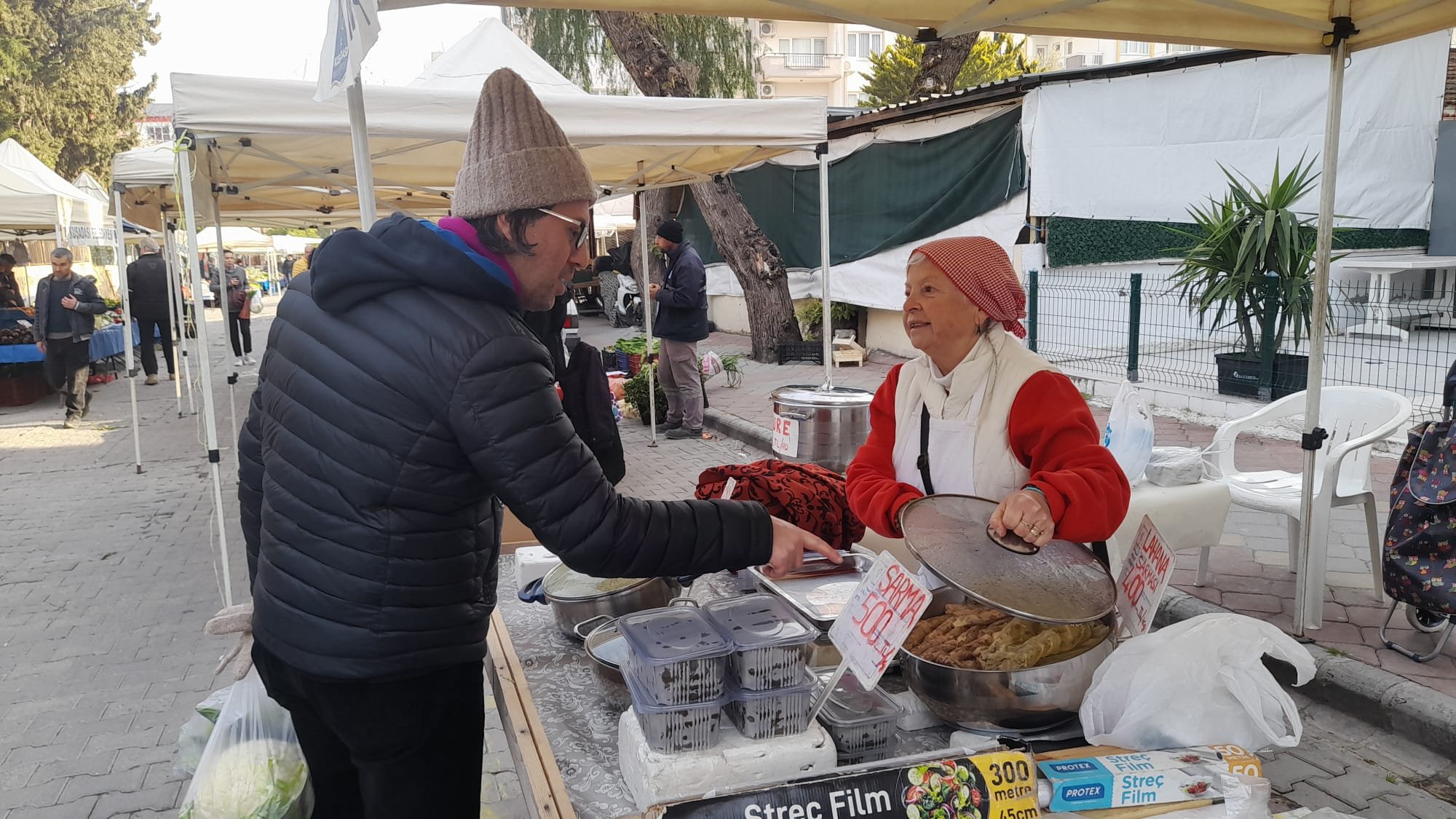 Kusadasinda Emekliler Ikinci Bahari Calisarak Tuketiyor 654040 B07Eb8B04Fc090077F22F61E112887E7