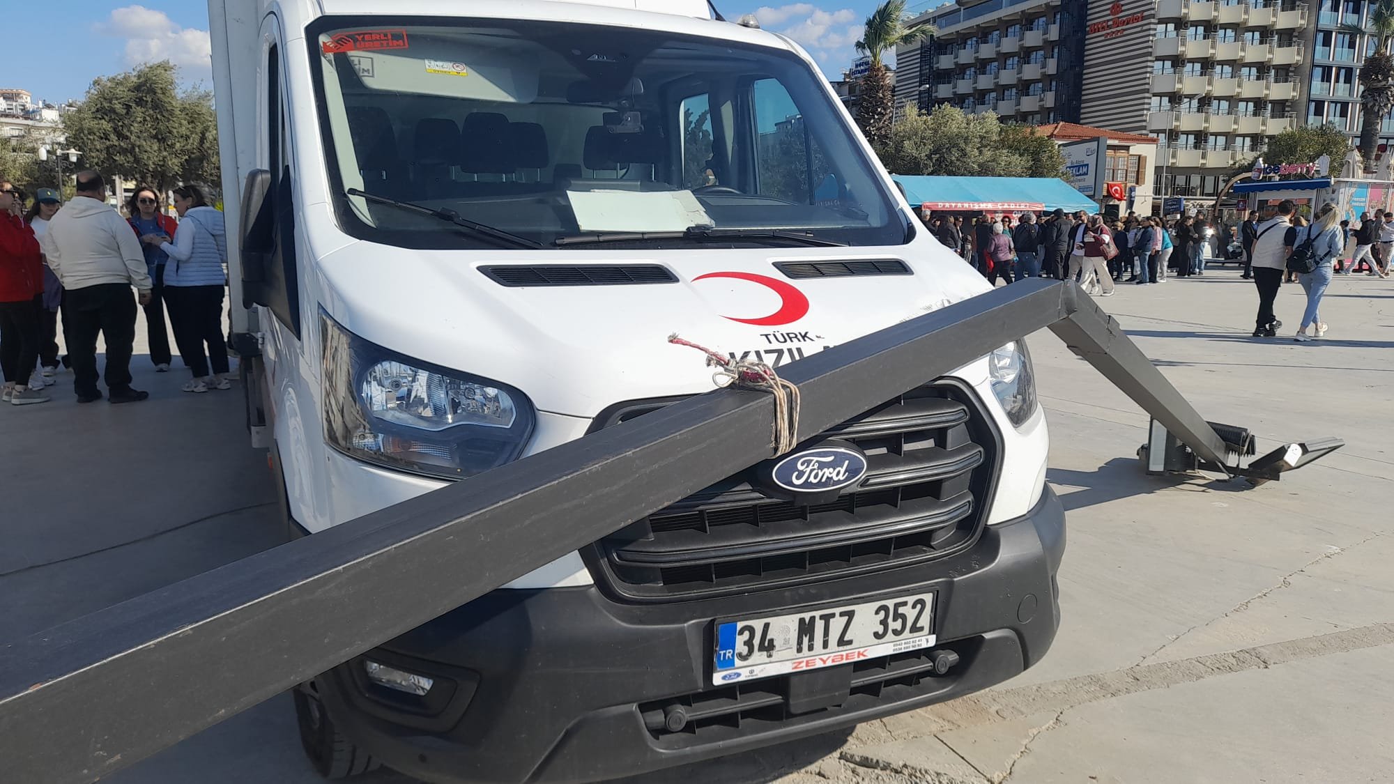 Kusadasinda Firtina Kazaya Davetiye Cikardi 655909 Dc7633