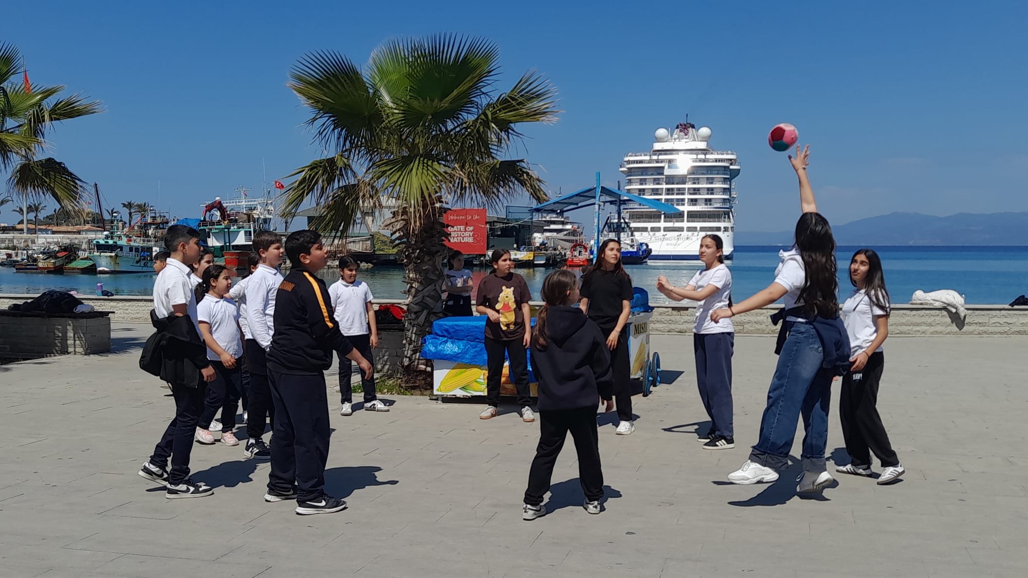 Kusadasinda Gurur Ve Nese Atanin Huzurunda Bulustu 656299 6Fb041