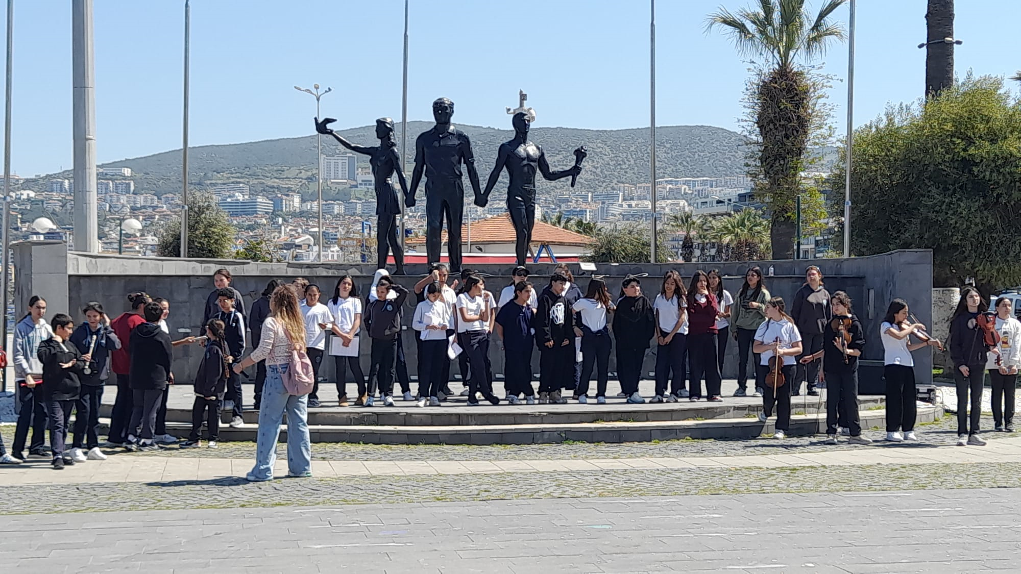 Kusadasinda Gurur Ve Nese Atanin Huzurunda Bulustu 656299 A095A0