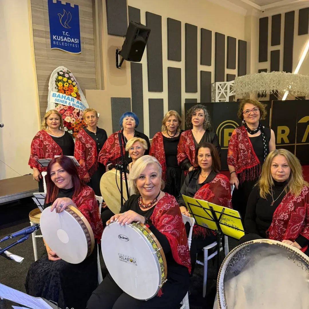 Kusadasinda Mahzuni Serif Ruzgari Esti 652163 6A808D344857558Ed0E6Fab808B9Ed7E