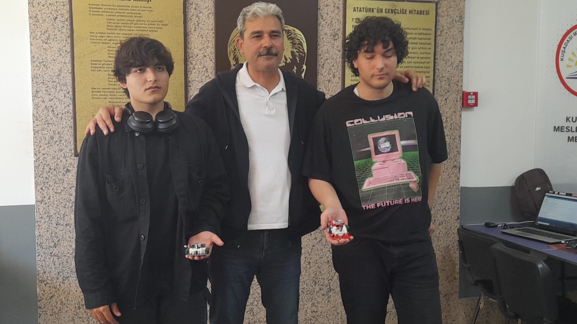 Kusadasinin Robotlari Incir Ve Pamuk Antalya Yolcusu 658437 77C619