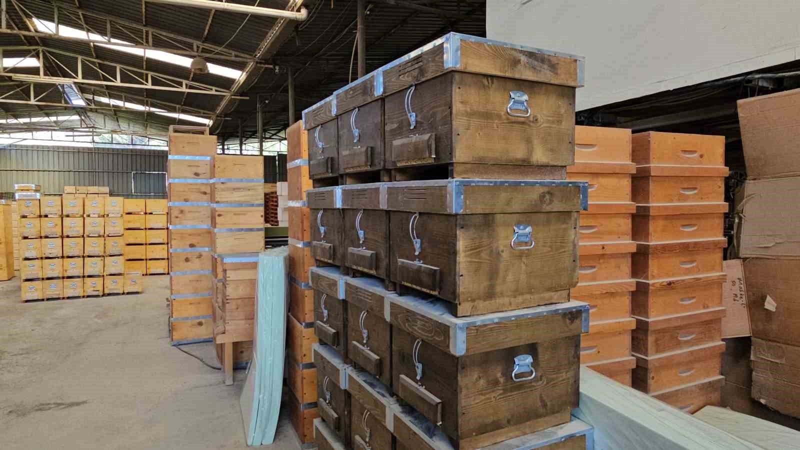 Kuyucaktan Dunyaya Kovan Ihracati E58F91E80082Fcb7598F9De85328E6Ea