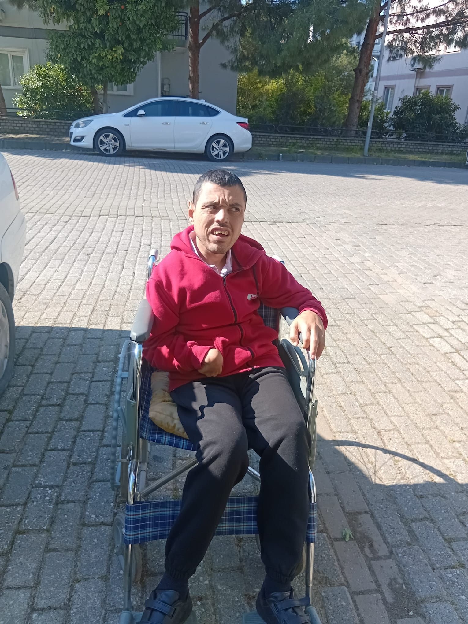 Mavi Kapaklar Ozgurluk Getirdi 654659 Af75E5