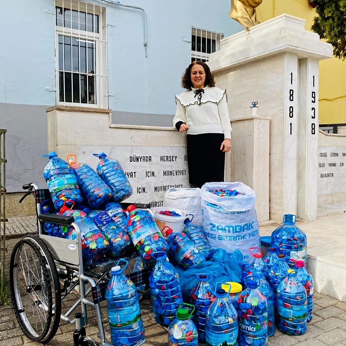 Mavi Kapaklar Ozgurluk Getirdi 654659 E02E38