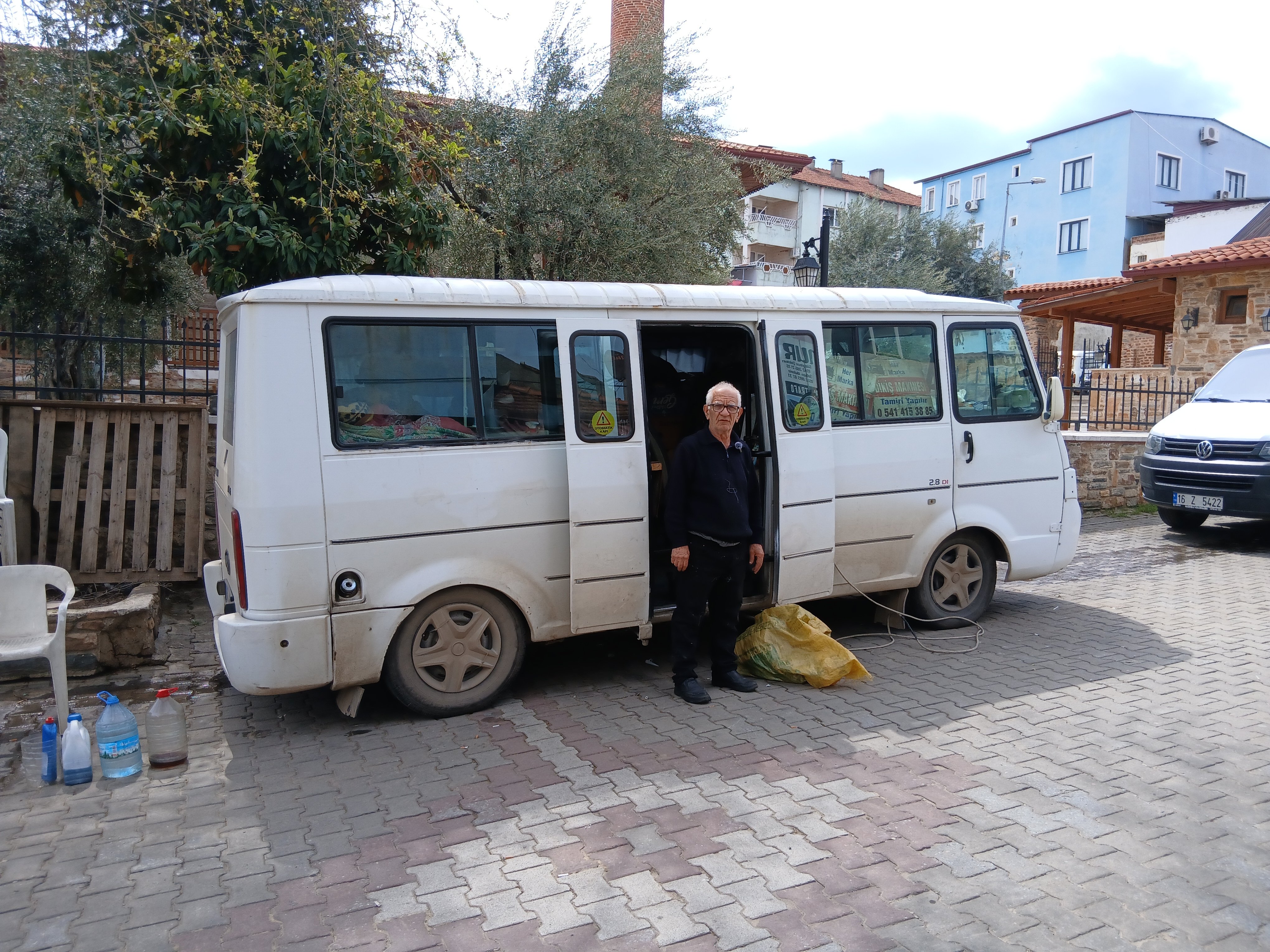 Meslegine Asik Bir Usta Dolmusu Hem Atolyesi Hem Evi Oldu 655751 2Da8D4