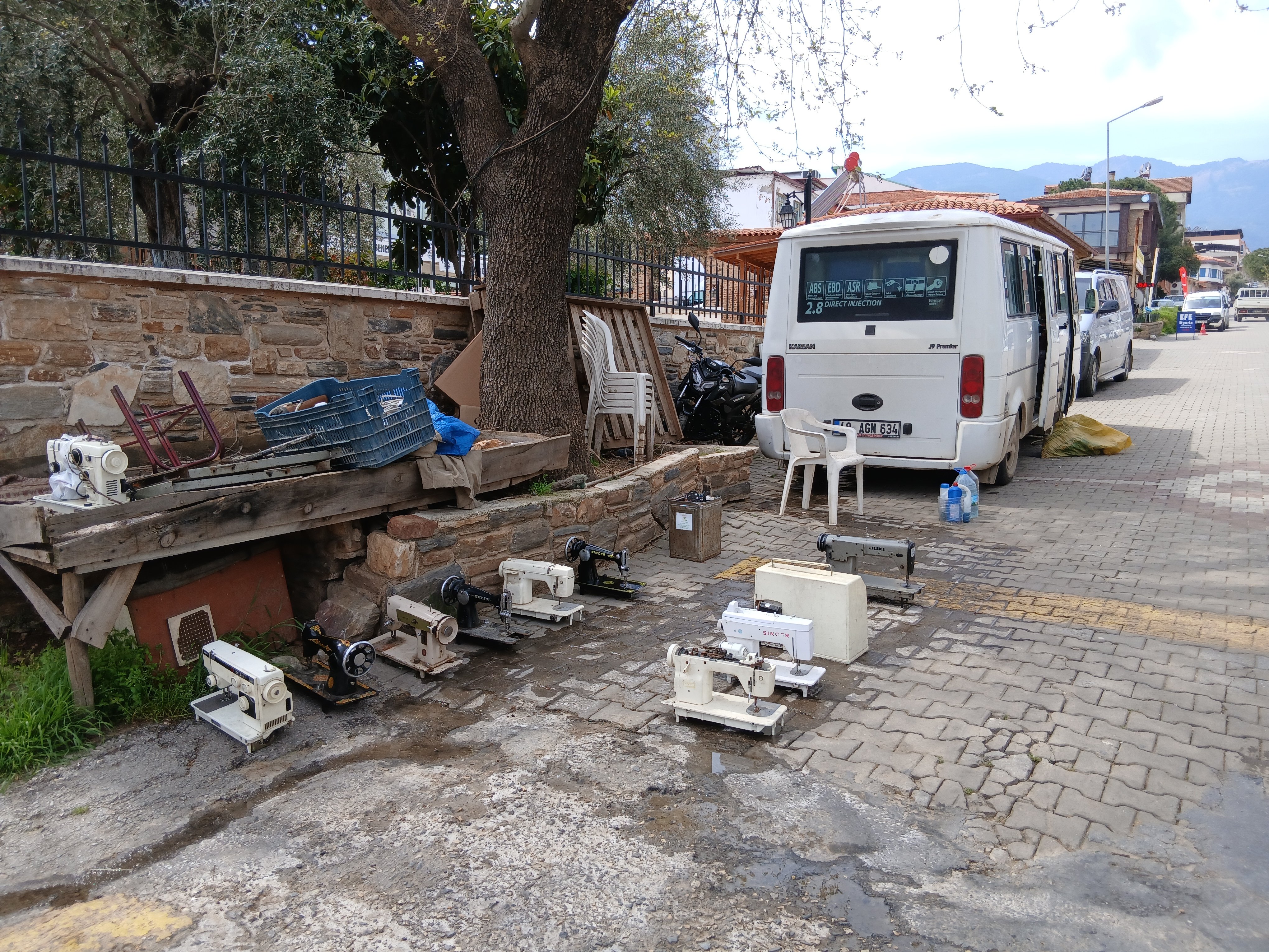 Meslegine Asik Bir Usta Dolmusu Hem Atolyesi Hem Evi Oldu 655751 A54Ee8