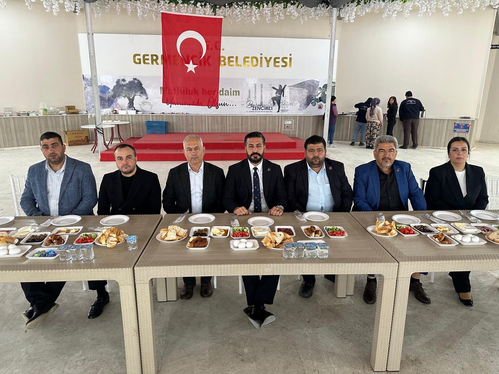 Mhp Germencikte Muhtarlar Ve Stklarla Bulustu Cihangiroglu S 655381 322753