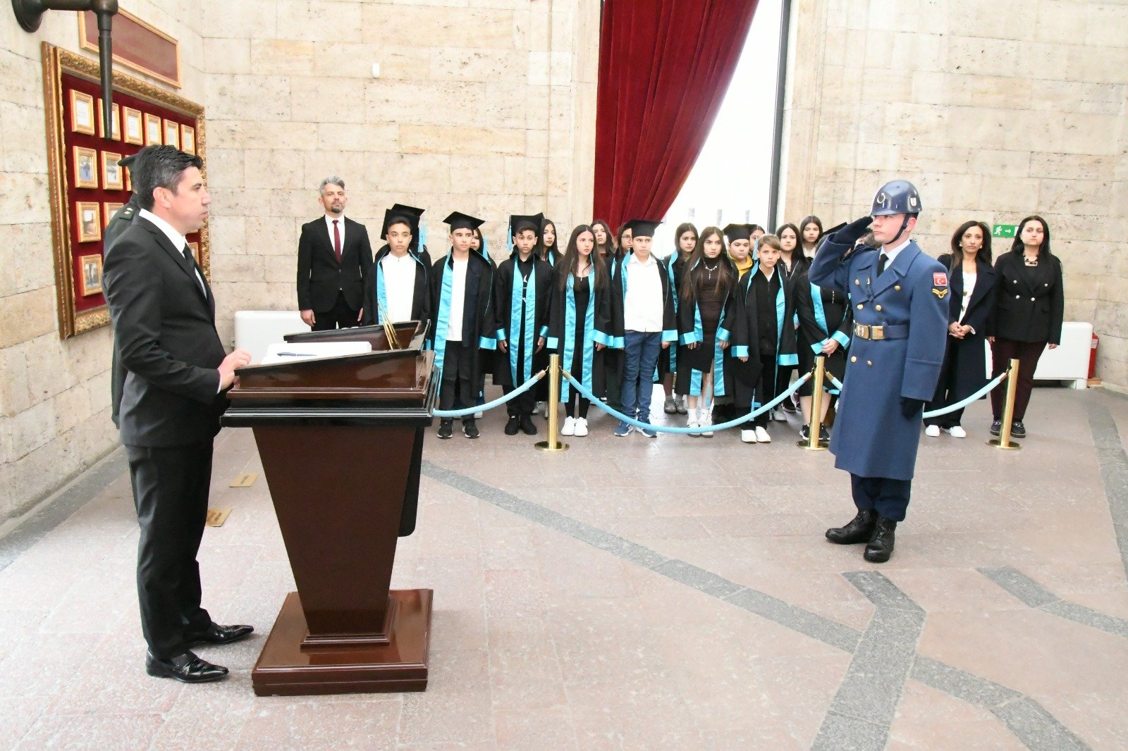 Nazilli Atanin Huzurunda Turanli Ogrencilerden Anlamli Ziyar 654704 4D4C82