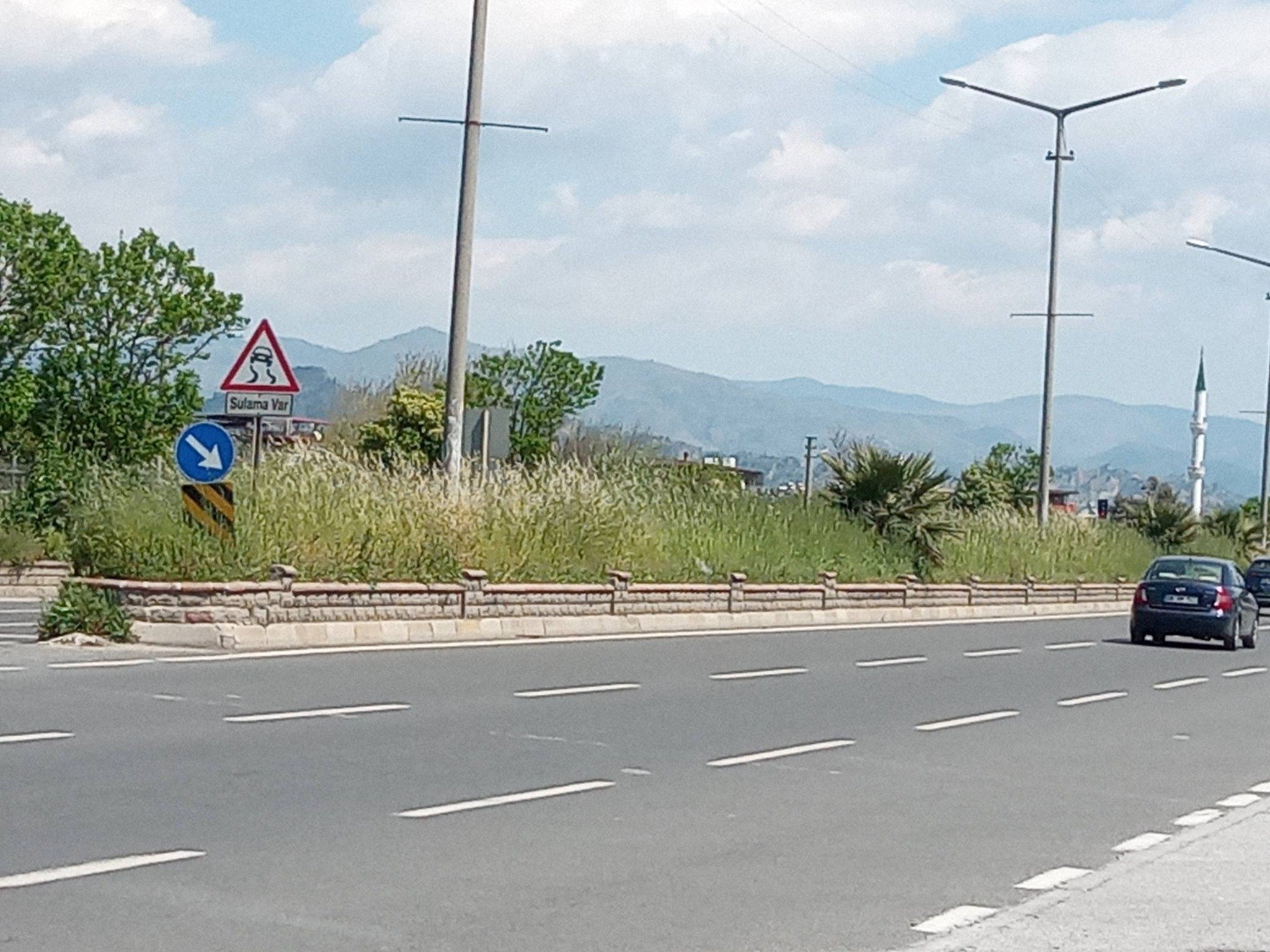 Nazilli Girisindeki Tehlike Yaratan Bakimsizlik Tepki Cekiyor 654188 D40A1131Bd633E986855D886Cae319B9