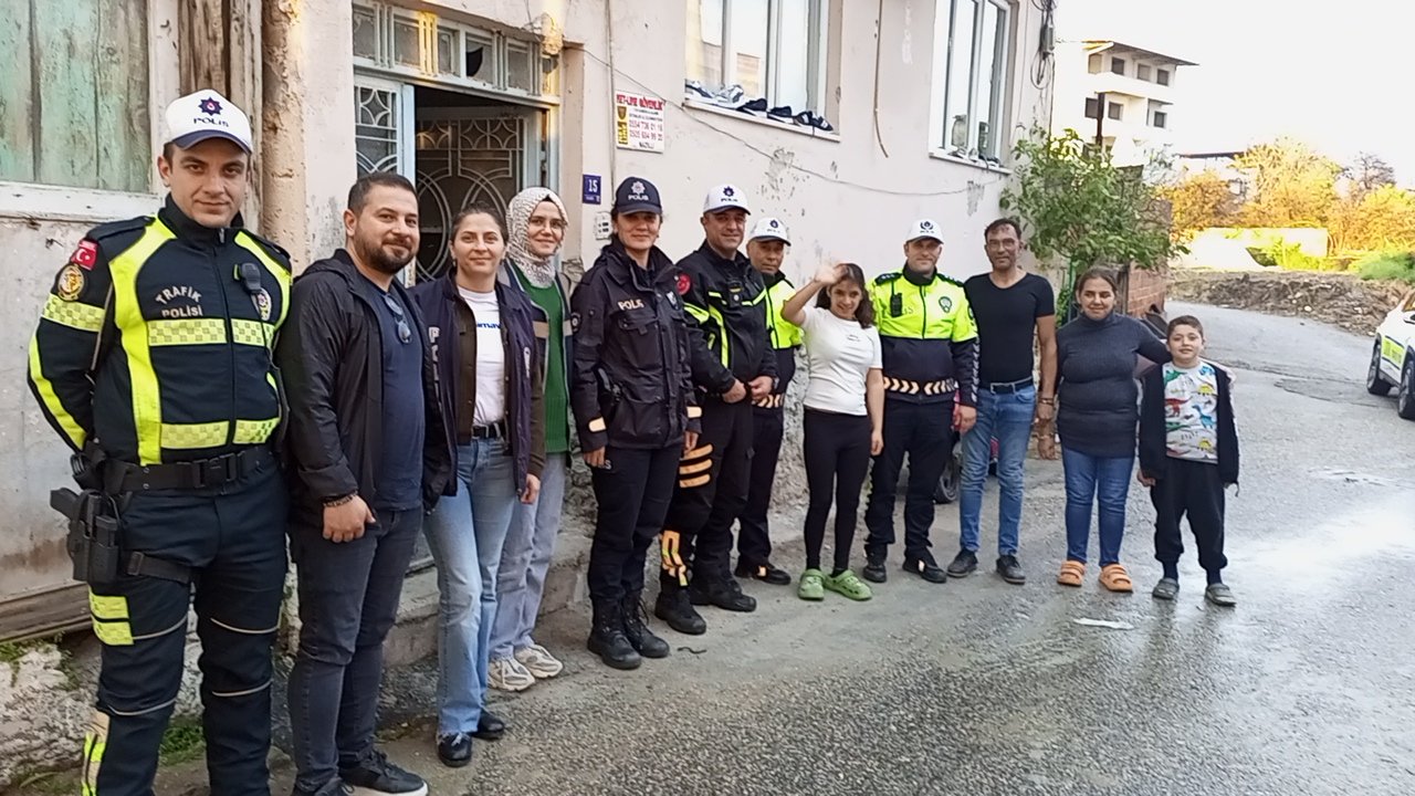 Nazilli Polisinden Engelli Atikeye Unutulmaz Dogum Gunu Surprizi 653593 4Cfb3B4B4E6505107Ca0A8B2Dbc93819