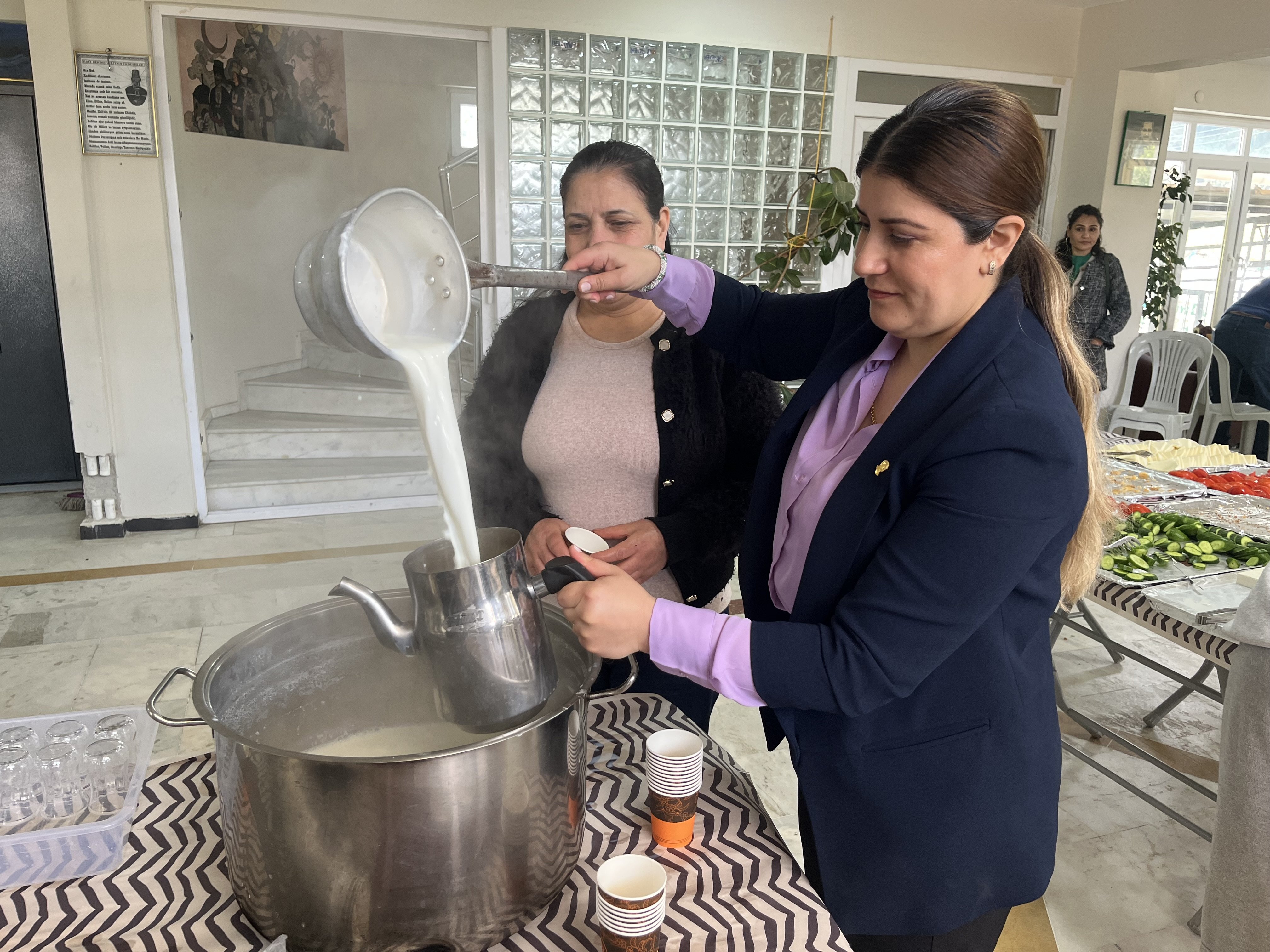 Nazillide Canlar Dayanisma Kahvaltisinda Bulustu 652592 E6821D7Af1C3D954C15Cba0Db8B13Fed-1