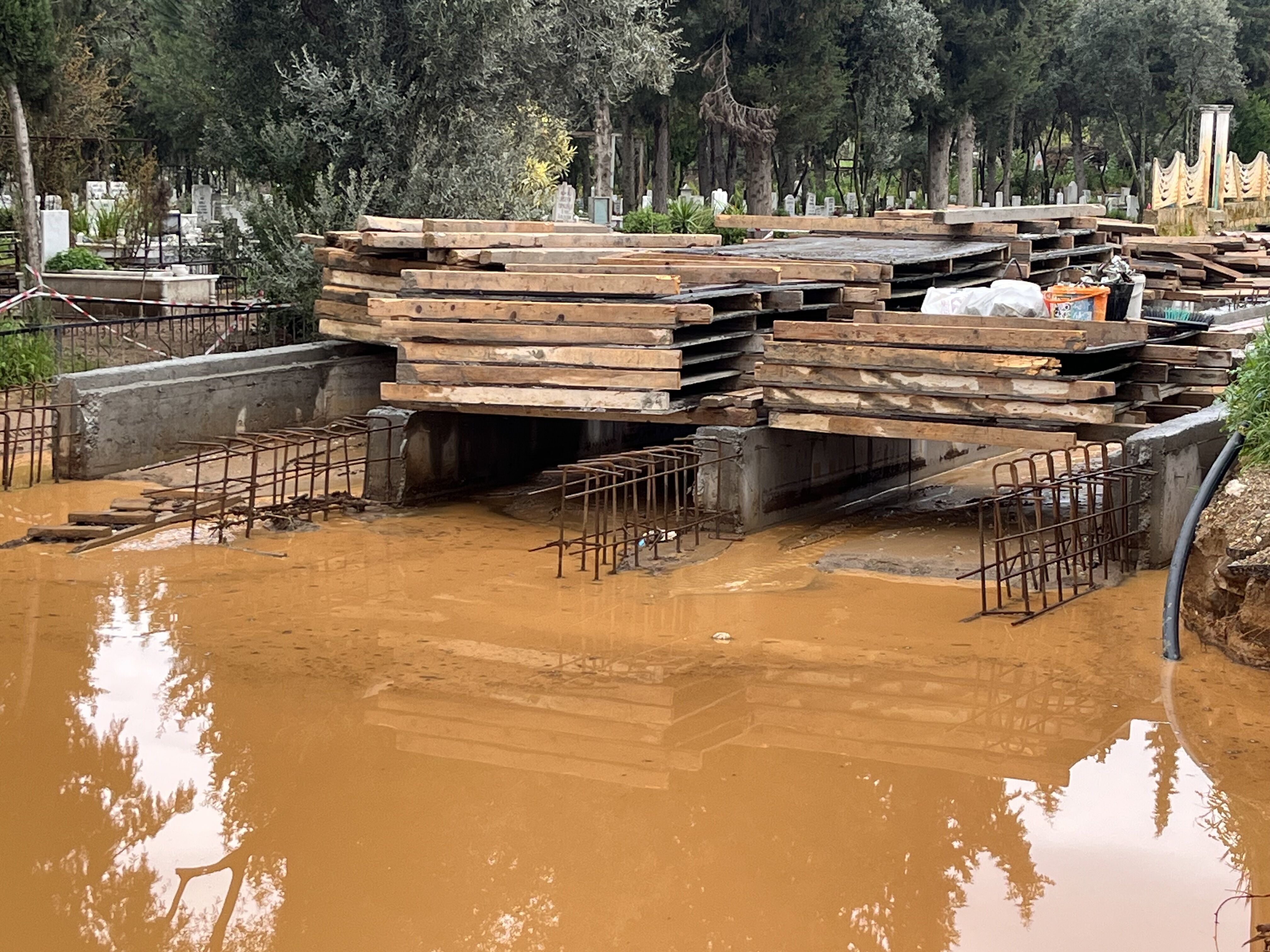 Nazillide Dsi Calismasi Tehlike Saciyor Acilan Cukur Suyla Doldu 652152 4Dc4E675827A8879Eb334158F706538F