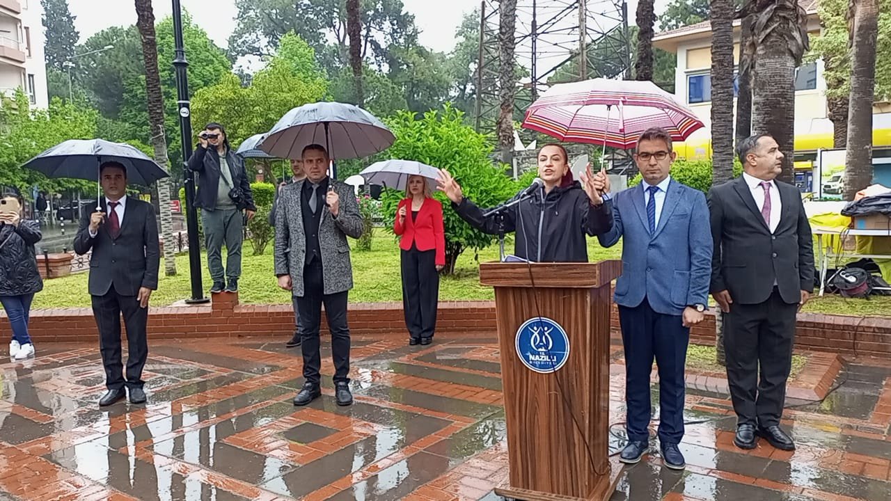 Nazillide Mustafa Kemal Ataturkun Armagani 23 Nisan Yagmura 656779 6643B5